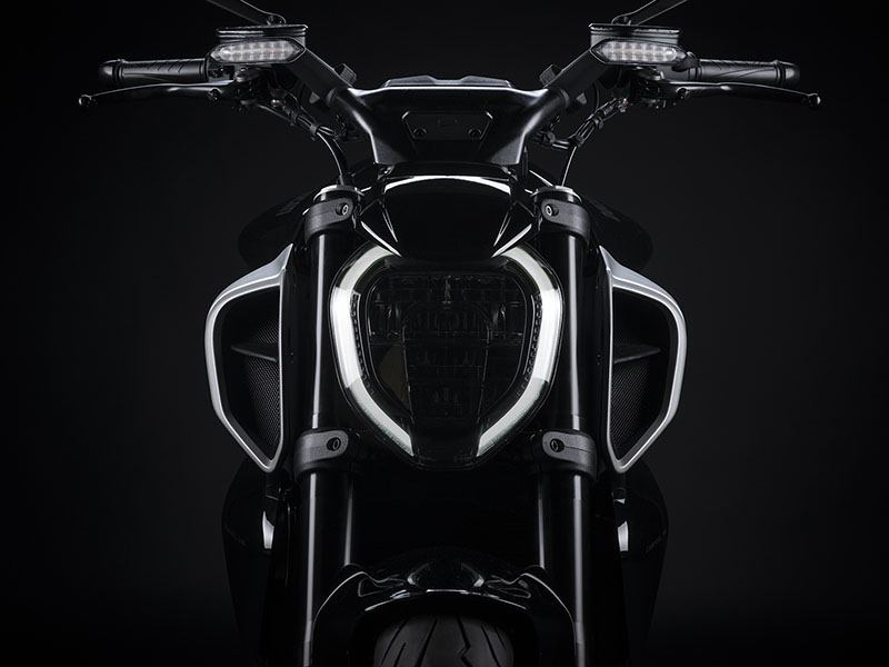 2024 Ducati Diavel V4 in Portland, Oregon - Photo 10