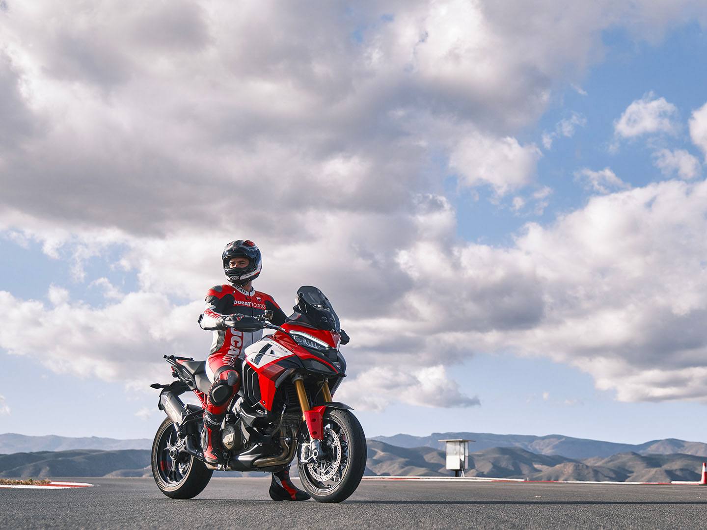 2024 Ducati Multistrada V4 Pikes Peak in Portland, Oregon - Photo 11