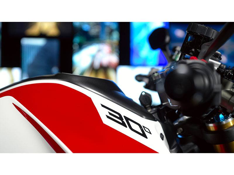 2024 Ducati Monster 30th Anniversario in Foxboro, Massachusetts - Photo 10
