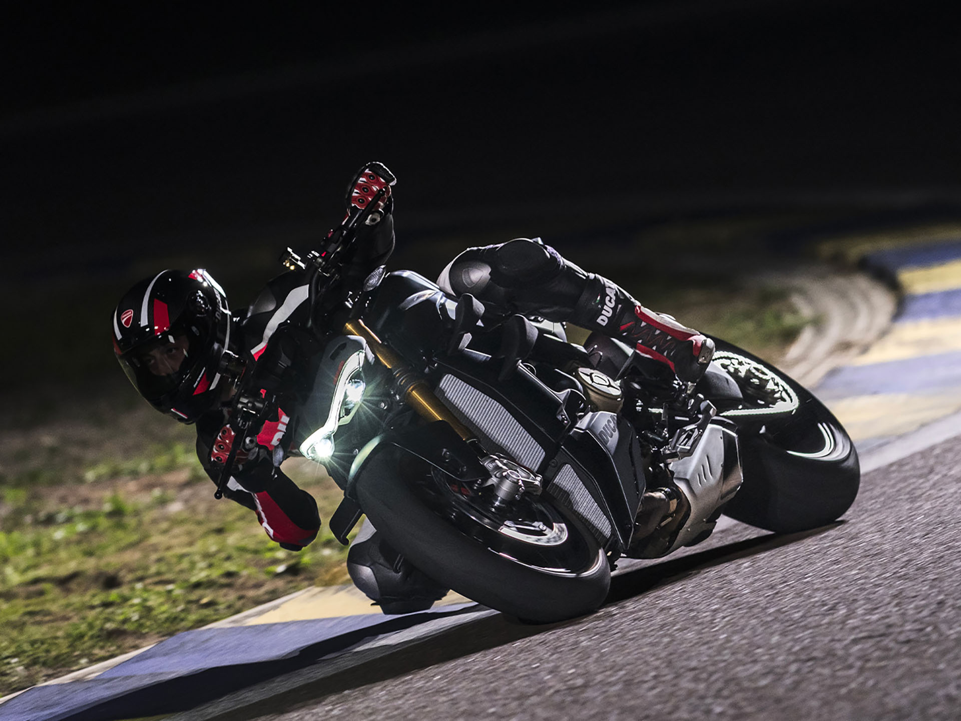 2024 Ducati Streetfighter V4 S in Foxboro, Massachusetts - Photo 9