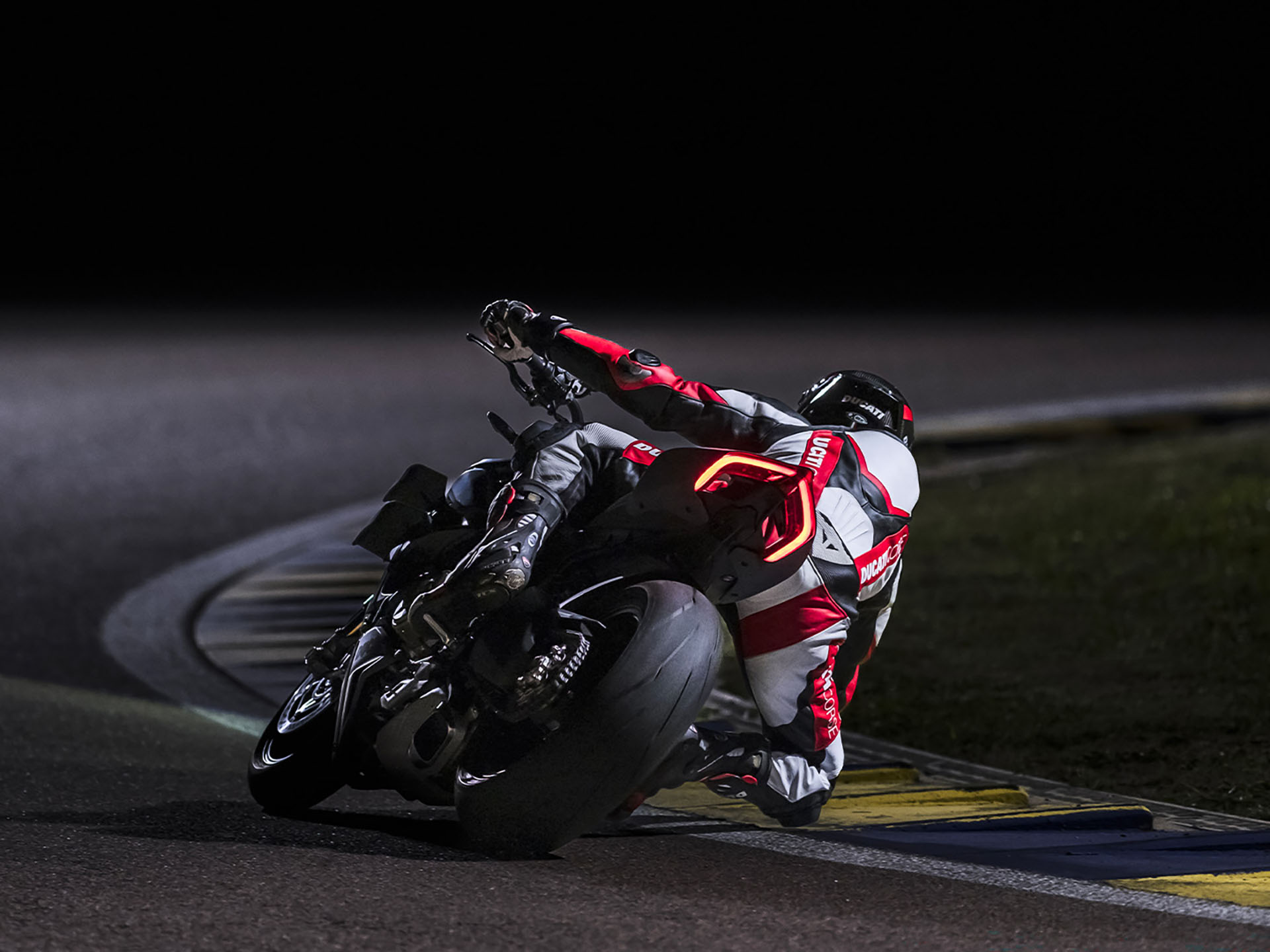 2024 Ducati Streetfighter V4 S in Foxboro, Massachusetts - Photo 10