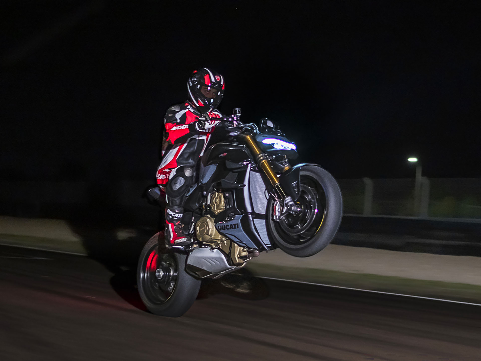 【正規逆輸入品】 Streetfighter Ducati 2024 New V4 Specs | CA Rosa Santa S, 邦楽