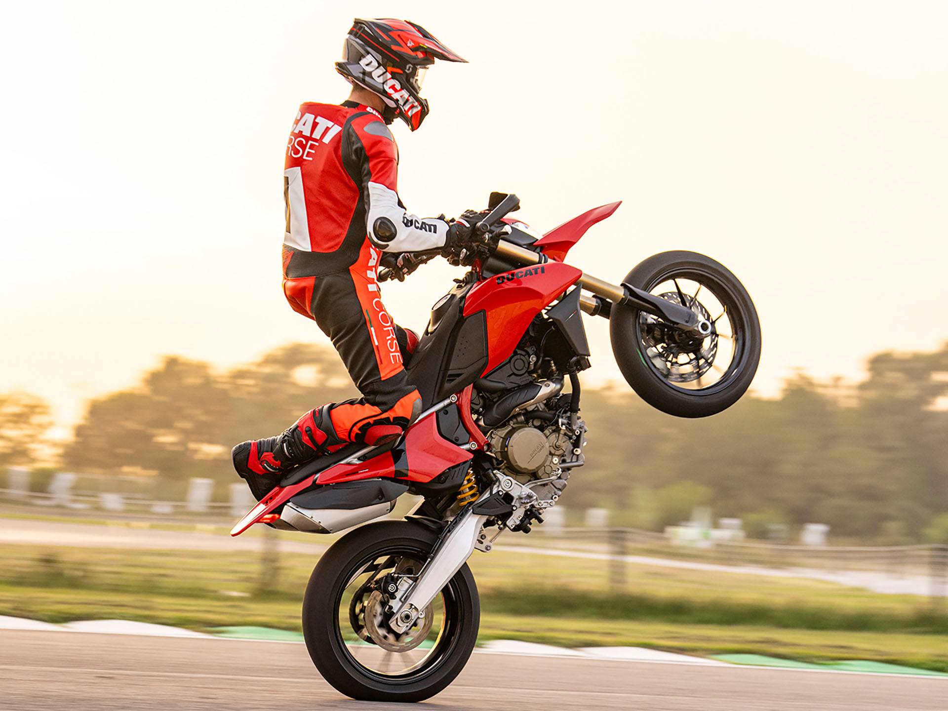 2024 Ducati Hypermotard 698 Mono in Foxboro, Massachusetts - Photo 11