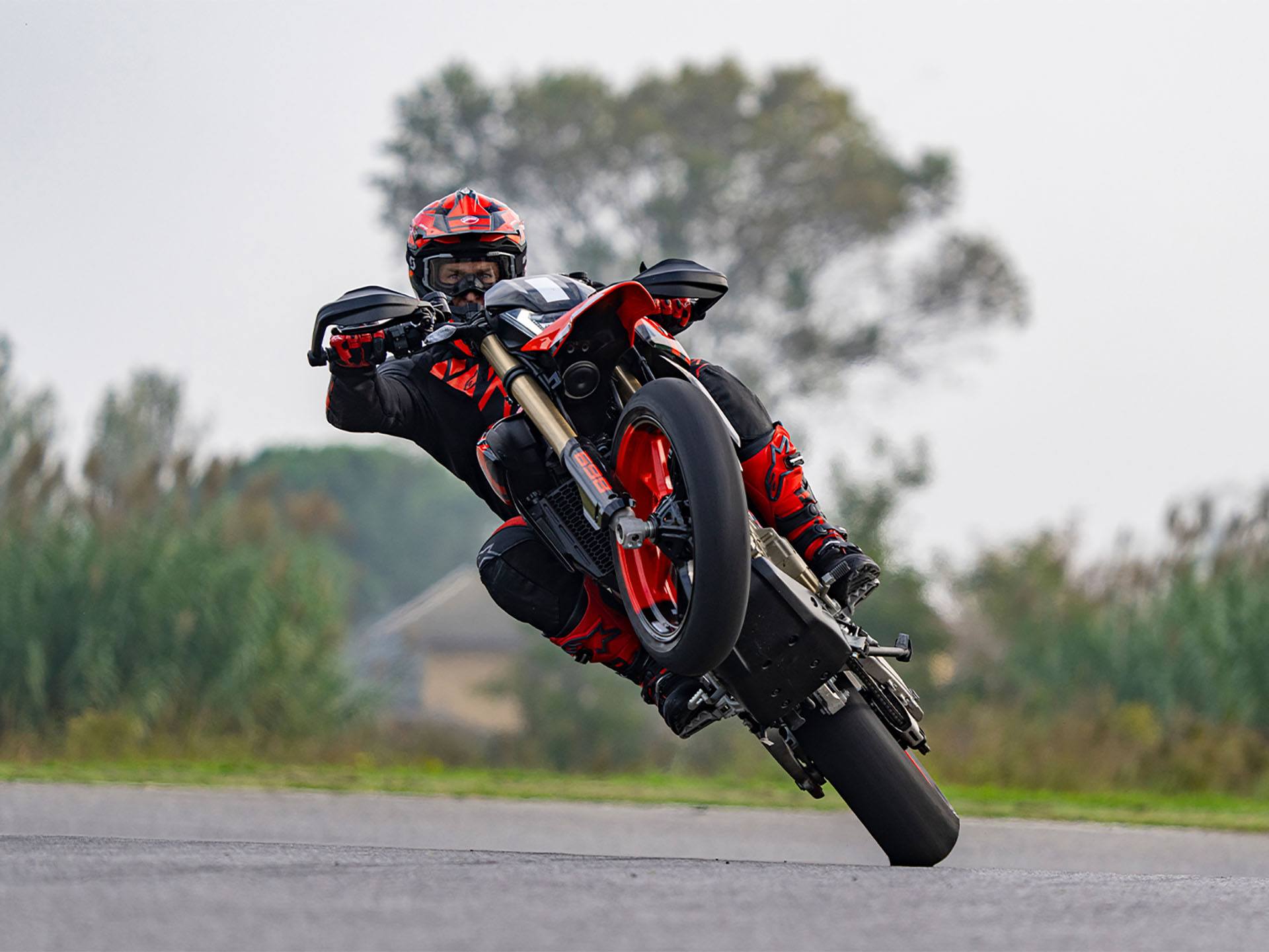 2024 Ducati Hypermotard 698 Mono RVE in Foxboro, Massachusetts - Photo 19