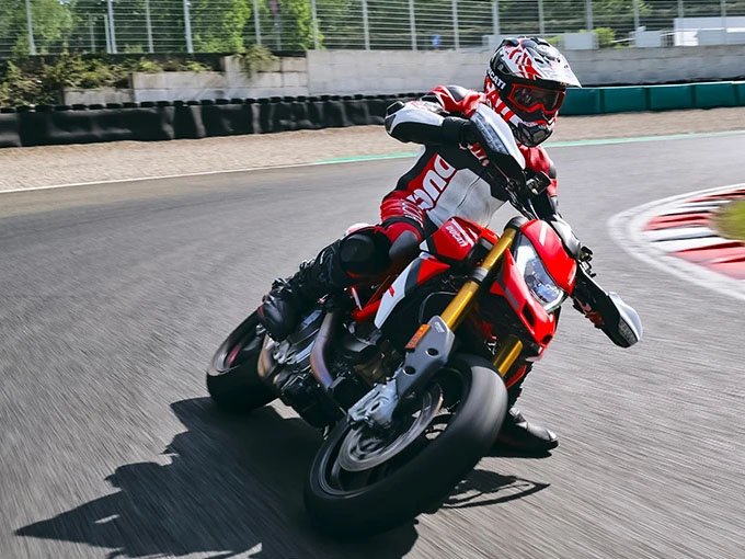 2024 Ducati Hypermotard 950 SP in Foxboro, Massachusetts - Photo 7