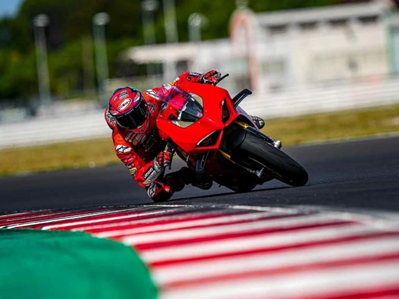 2024 Ducati Panigale V4 in Foxboro, Massachusetts - Photo 14