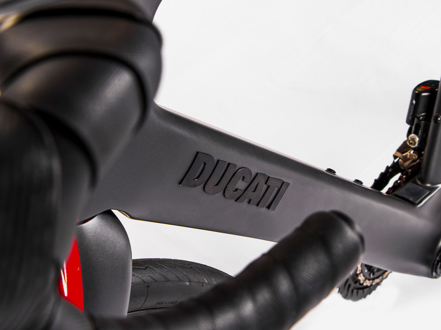 2025 Ducati Futa - L in Portland, Oregon - Photo 8