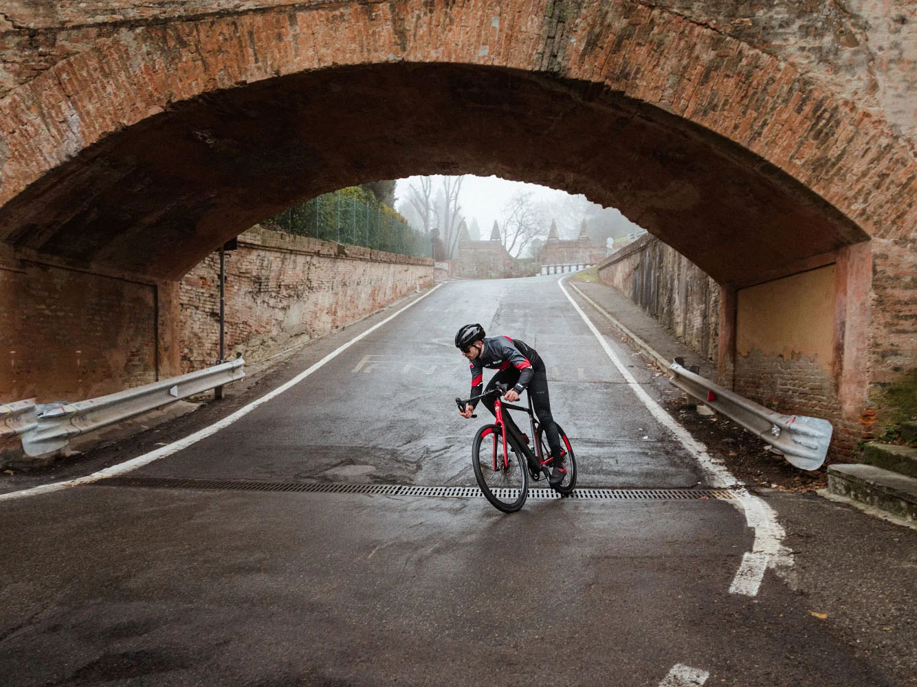 2025 Ducati Futa - M in Portland, Oregon - Photo 12