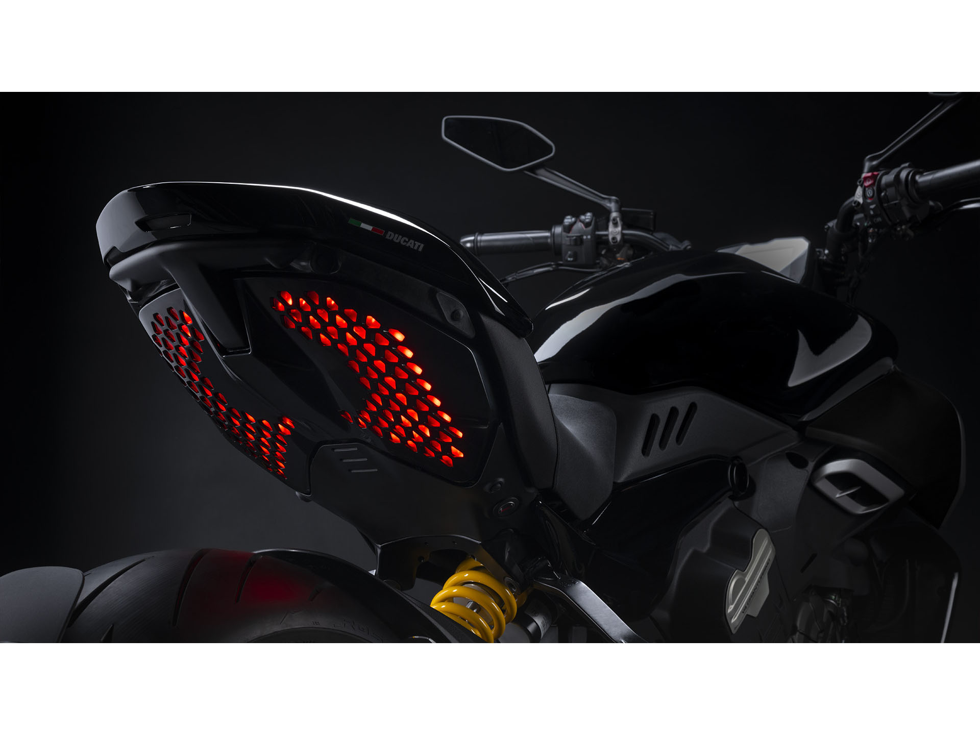 2025 Ducati Diavel V4 in Portland, Oregon - Photo 9