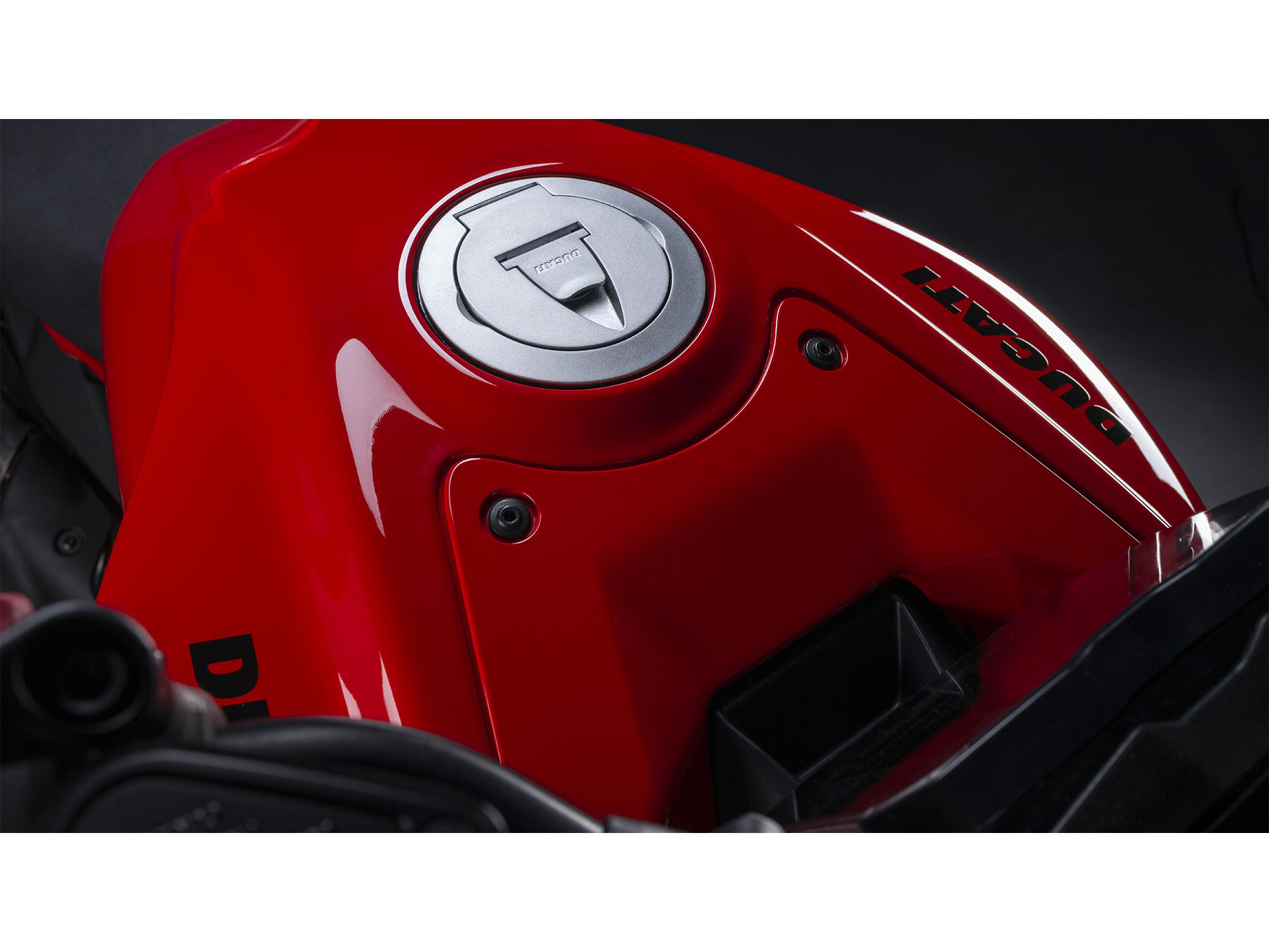 2025 Ducati Diavel V4 in Portland, Oregon - Photo 11