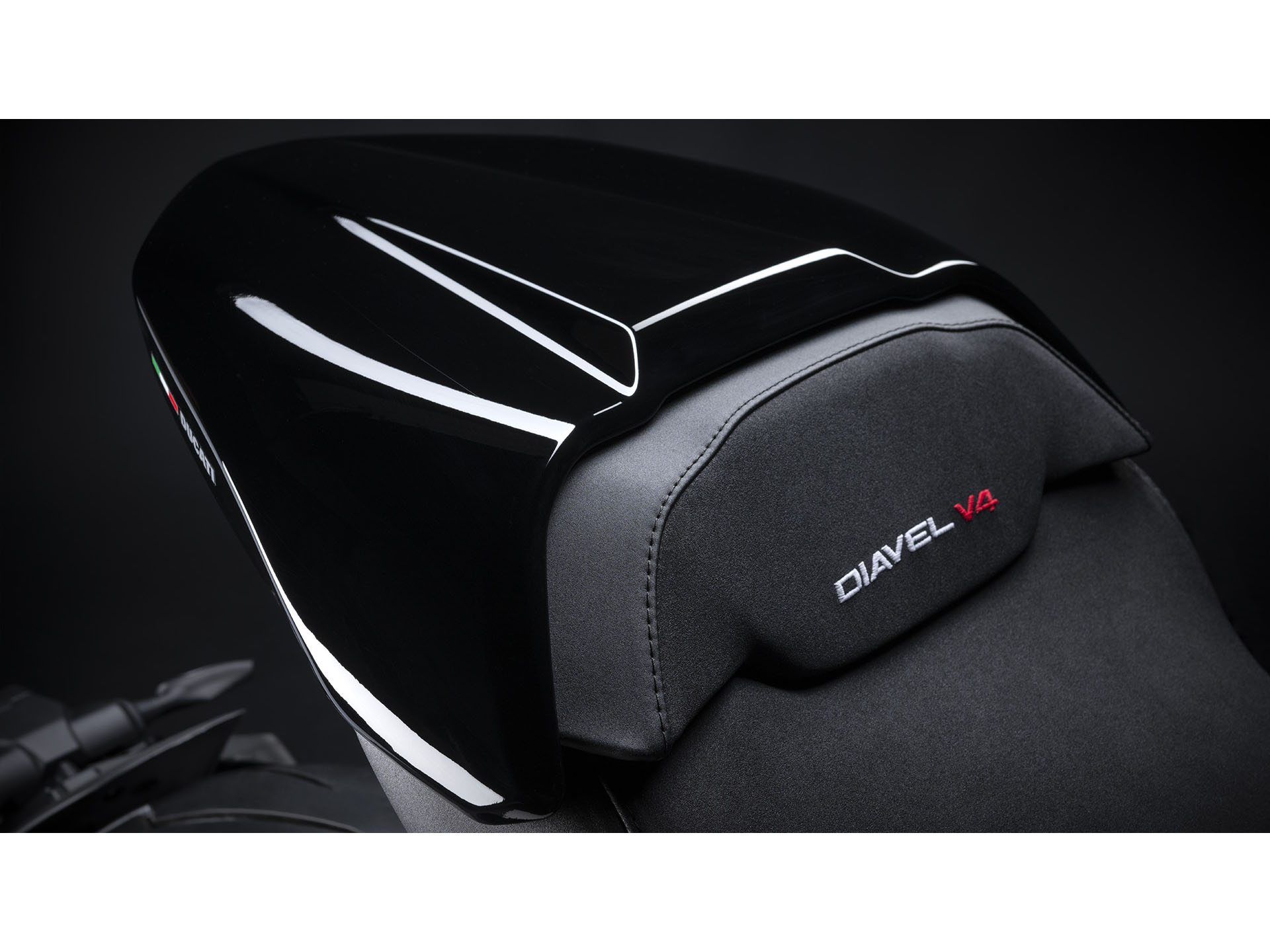 2025 Ducati Diavel V4 in Portland, Oregon - Photo 12