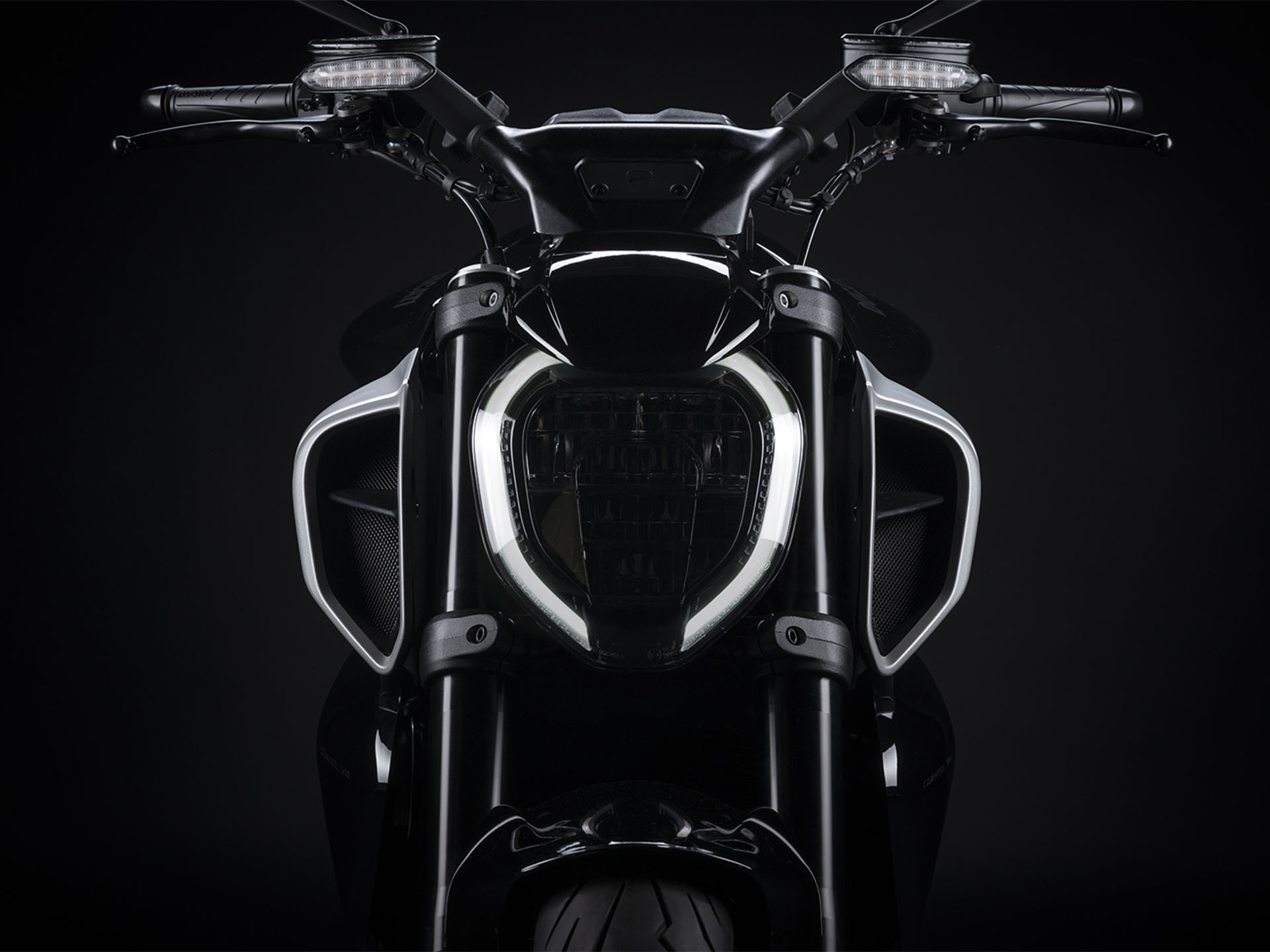 2025 Ducati Diavel V4 in Portland, Oregon - Photo 13