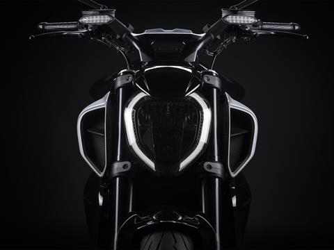 2025 Ducati Diavel V4 in Portland, Oregon - Photo 13