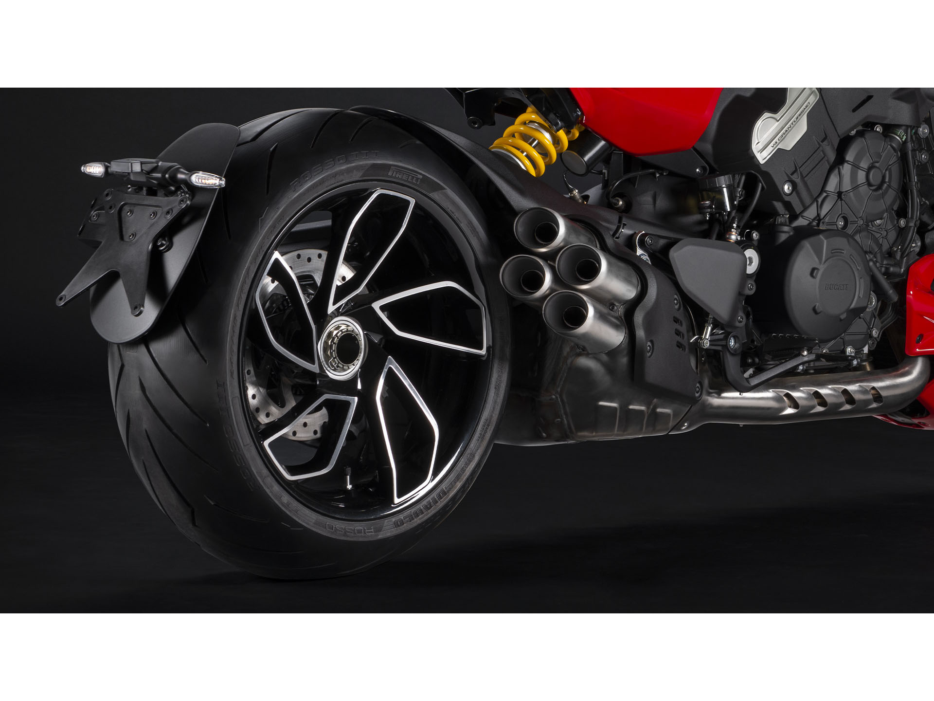 2025 Ducati Diavel V4 in Portland, Oregon - Photo 14
