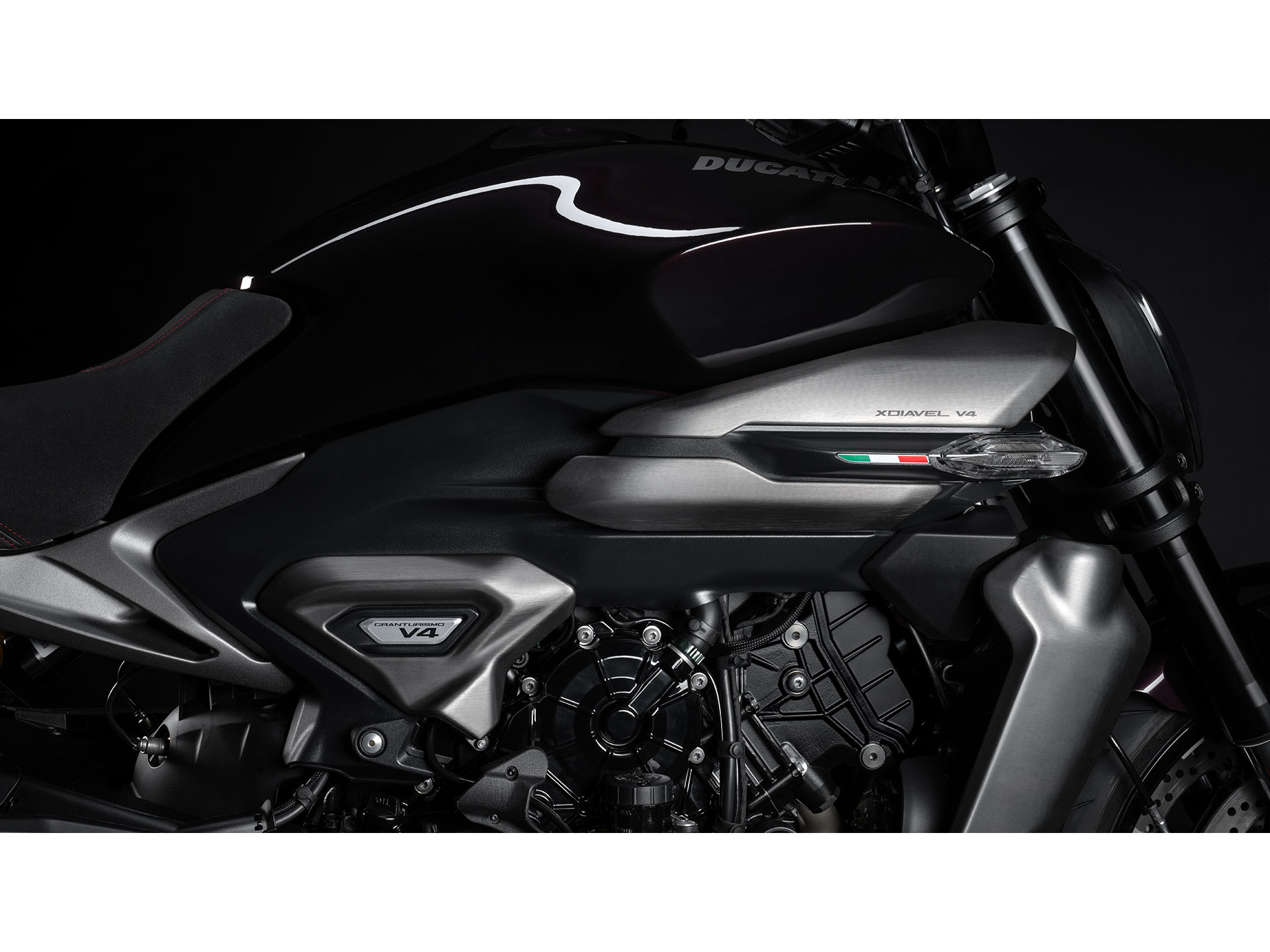 2025 Ducati XDiavel V4 in Foxboro, Massachusetts - Photo 5