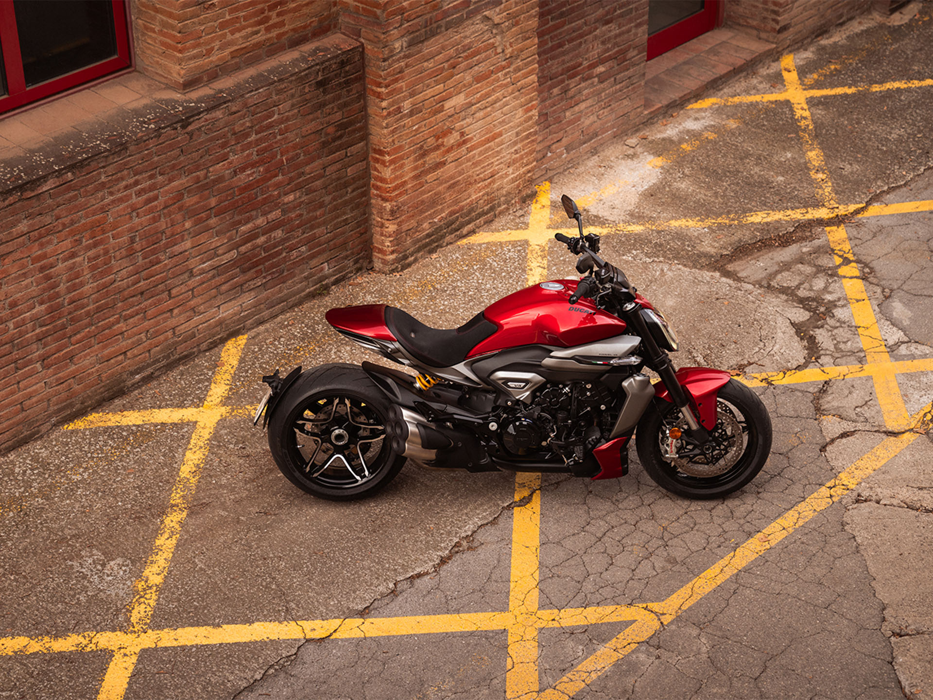 2025 Ducati XDiavel V4 in Portland, Oregon - Photo 12