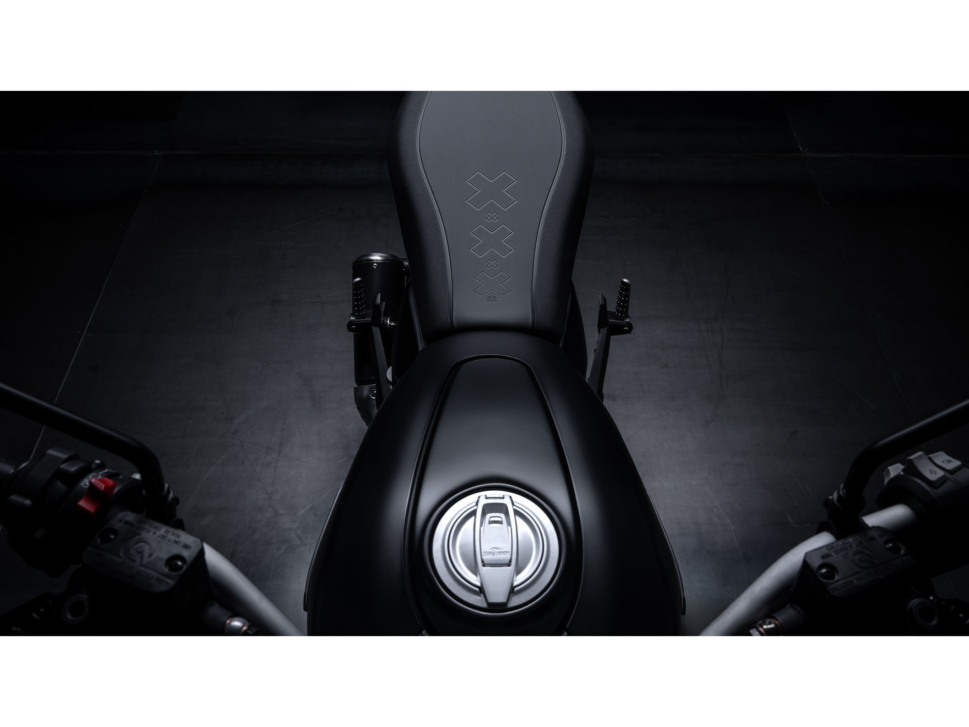 2025 Ducati Scrambler Icon Dark in Portland, Oregon - Photo 10