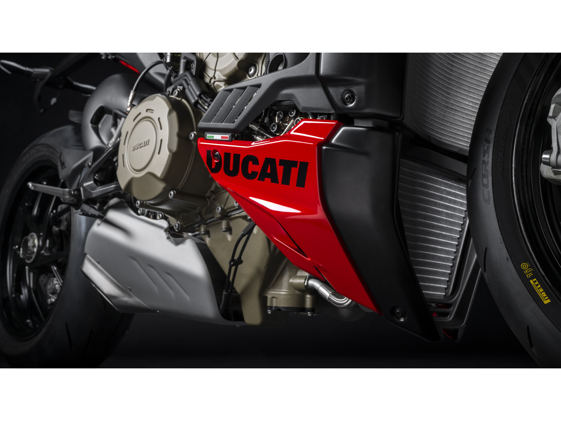 2025 Ducati Streetfighter V4 in Foxboro, Massachusetts - Photo 7