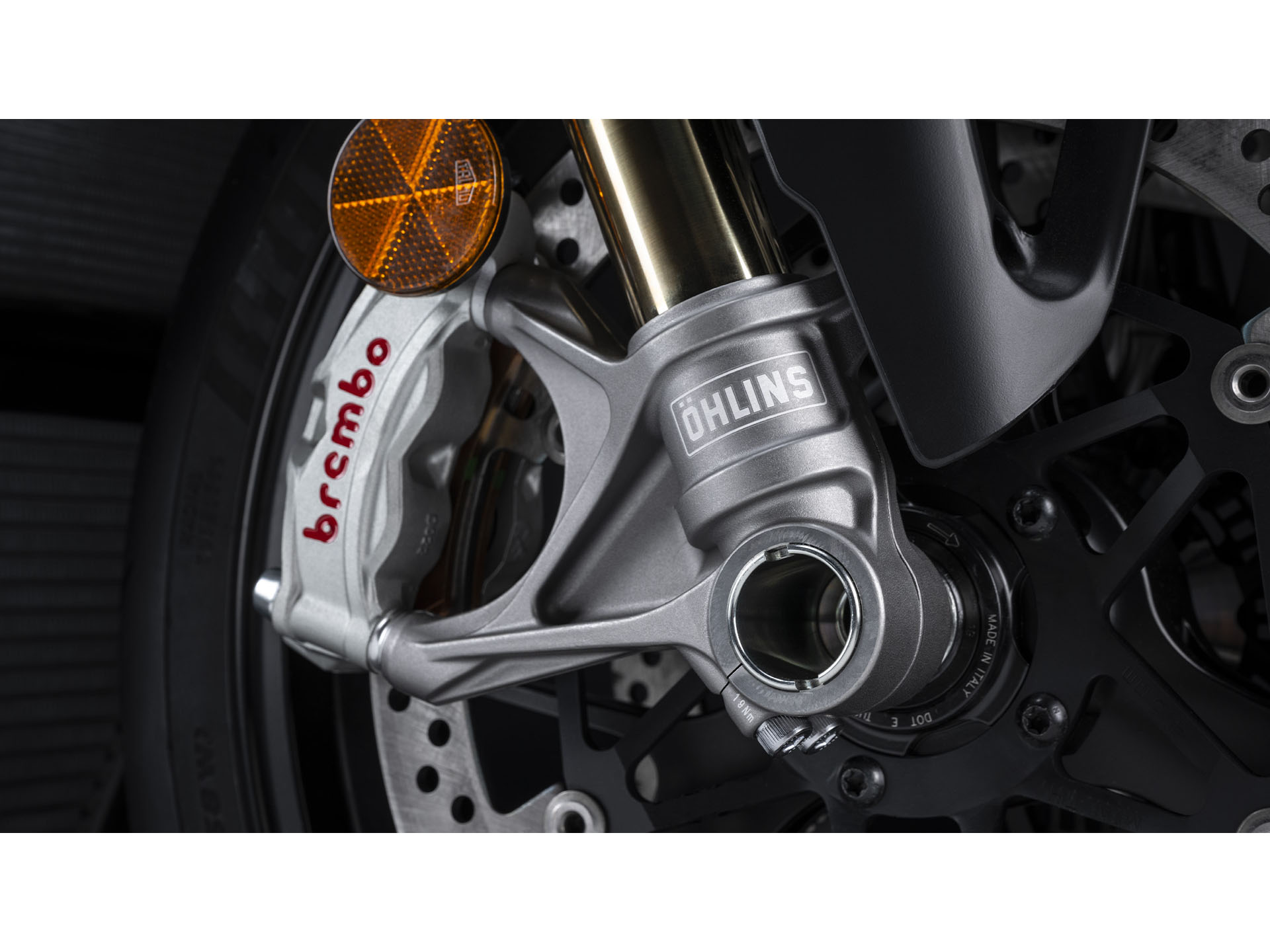 2025 Ducati Streetfighter V4 in Foxboro, Massachusetts - Photo 9