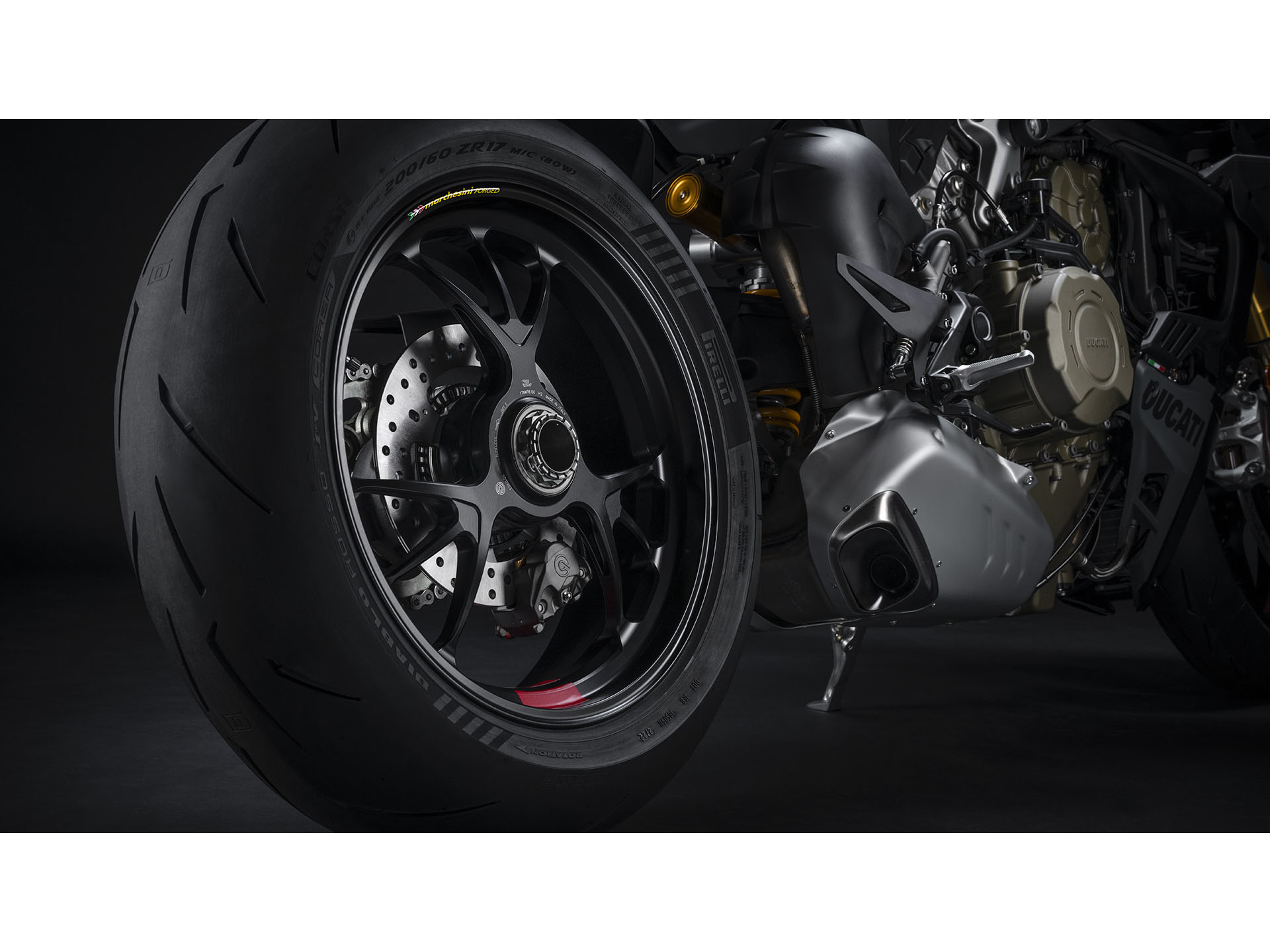 2025 Ducati Streetfighter V4 in Foxboro, Massachusetts - Photo 10