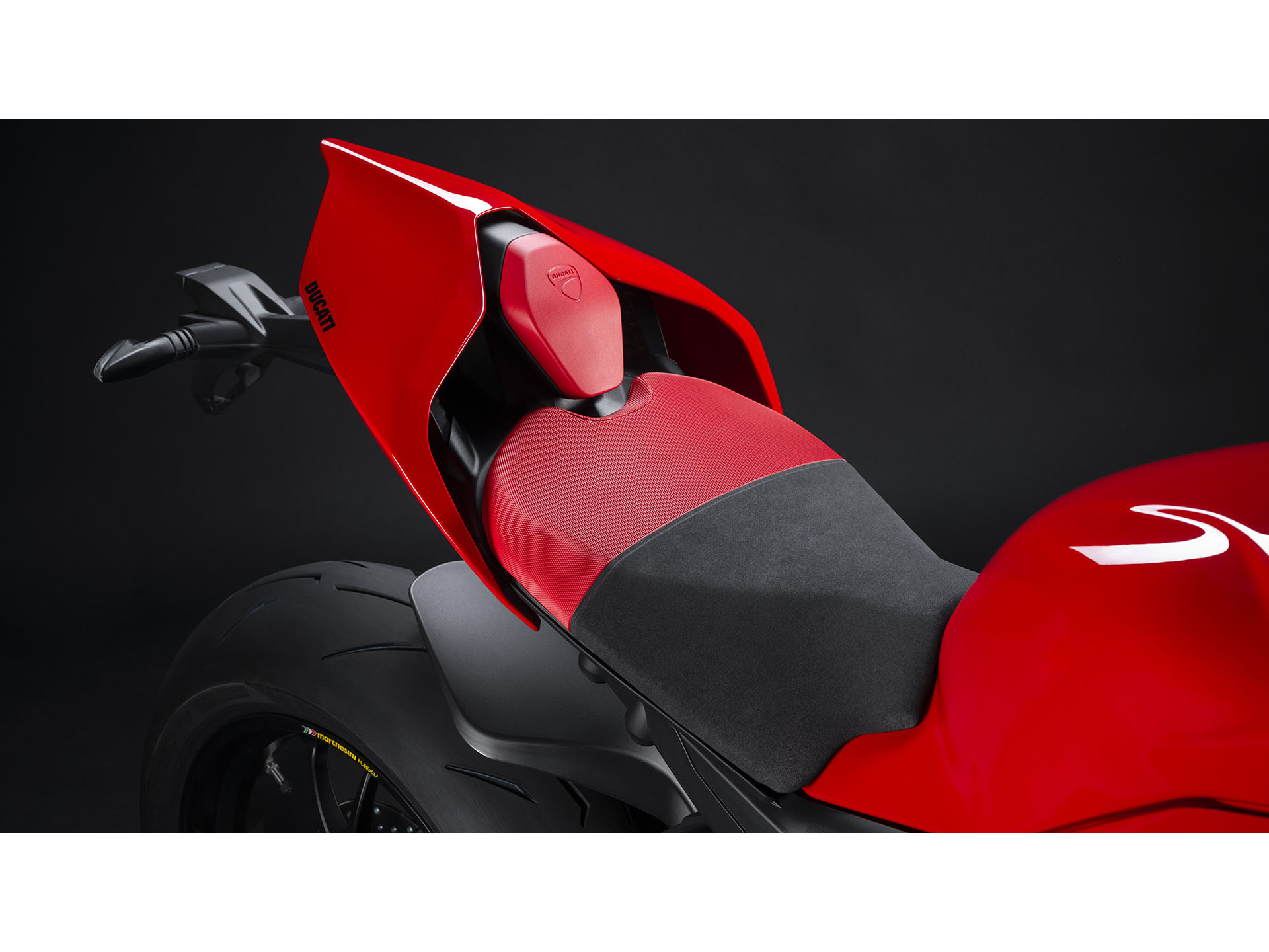 2025 Ducati Streetfighter V4 in Foxboro, Massachusetts - Photo 11