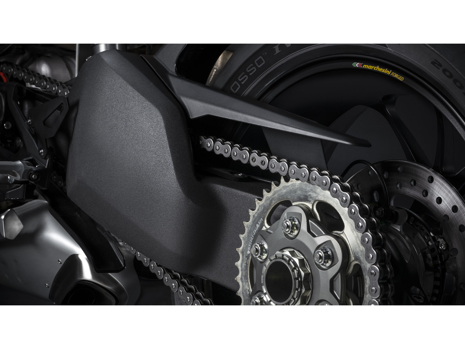 2025 Ducati Streetfighter V4 in Foxboro, Massachusetts - Photo 12