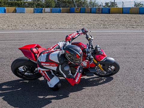 2025 Ducati Streetfighter V4 in Foxboro, Massachusetts - Photo 13