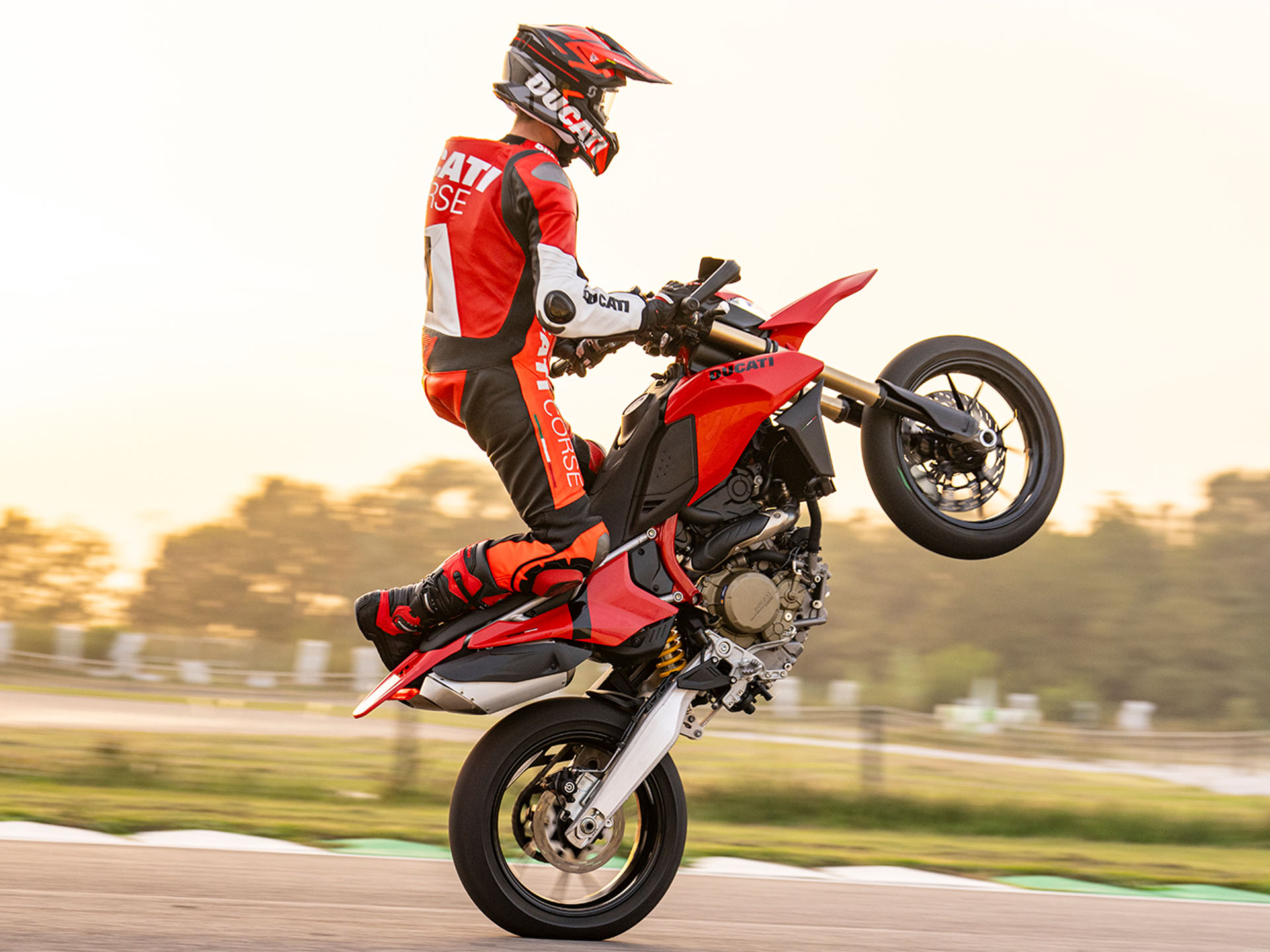 2025 Ducati Hypermotard 698 Mono in Portland, Oregon - Photo 2