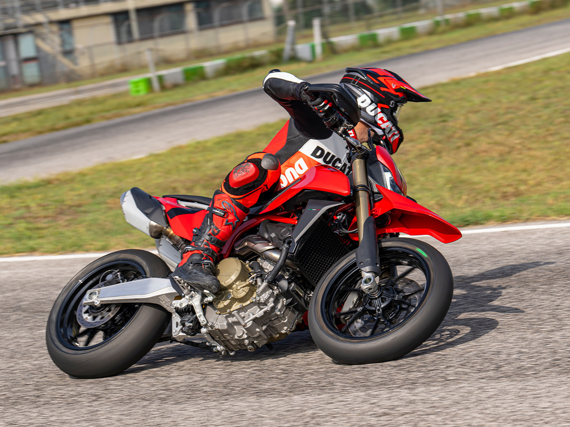 2025 Ducati Hypermotard 698 Mono in Portland, Oregon - Photo 4