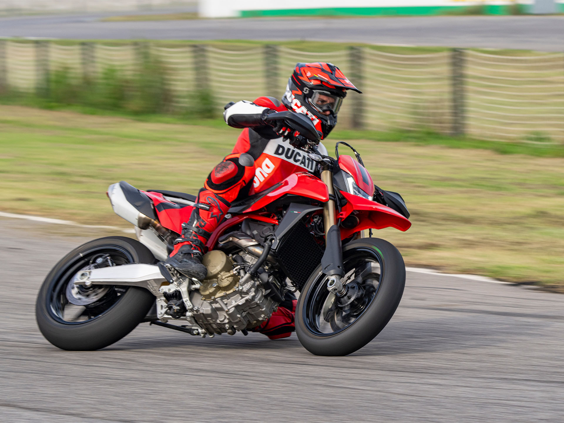 2025 Ducati Hypermotard 698 Mono in Portland, Oregon - Photo 5