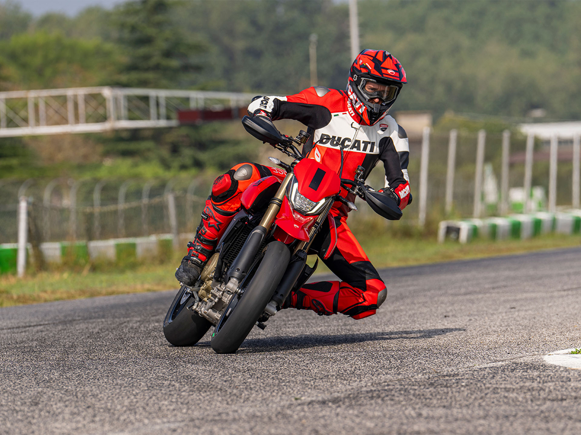 2025 Ducati Hypermotard 698 Mono in Portland, Oregon - Photo 6