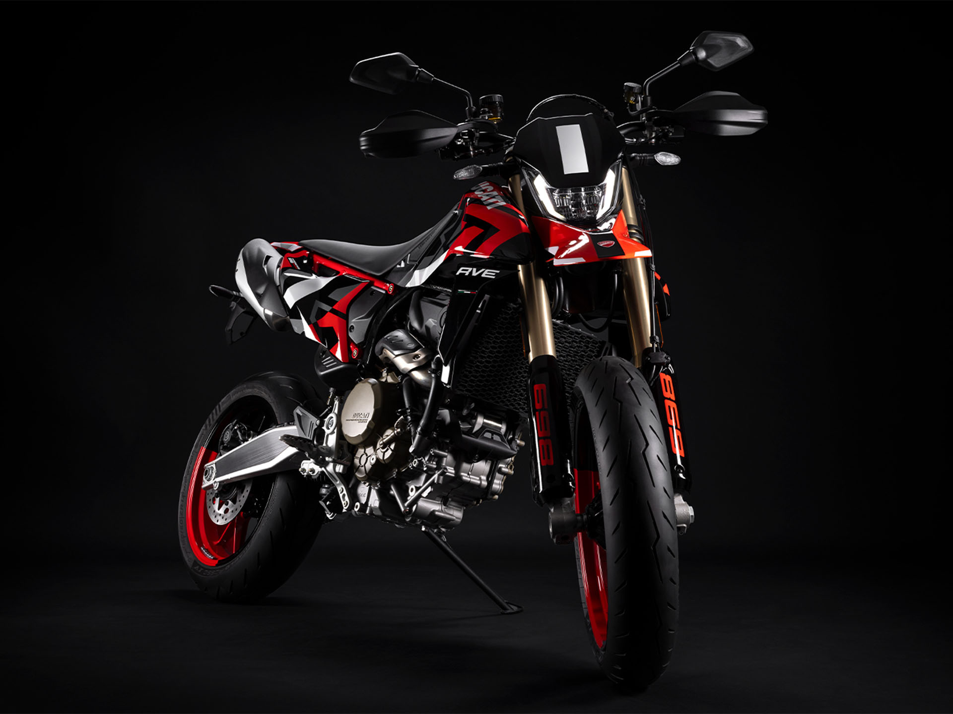 2025 Ducati Hypermotard 698 Mono RVE in Foxboro, Massachusetts - Photo 3