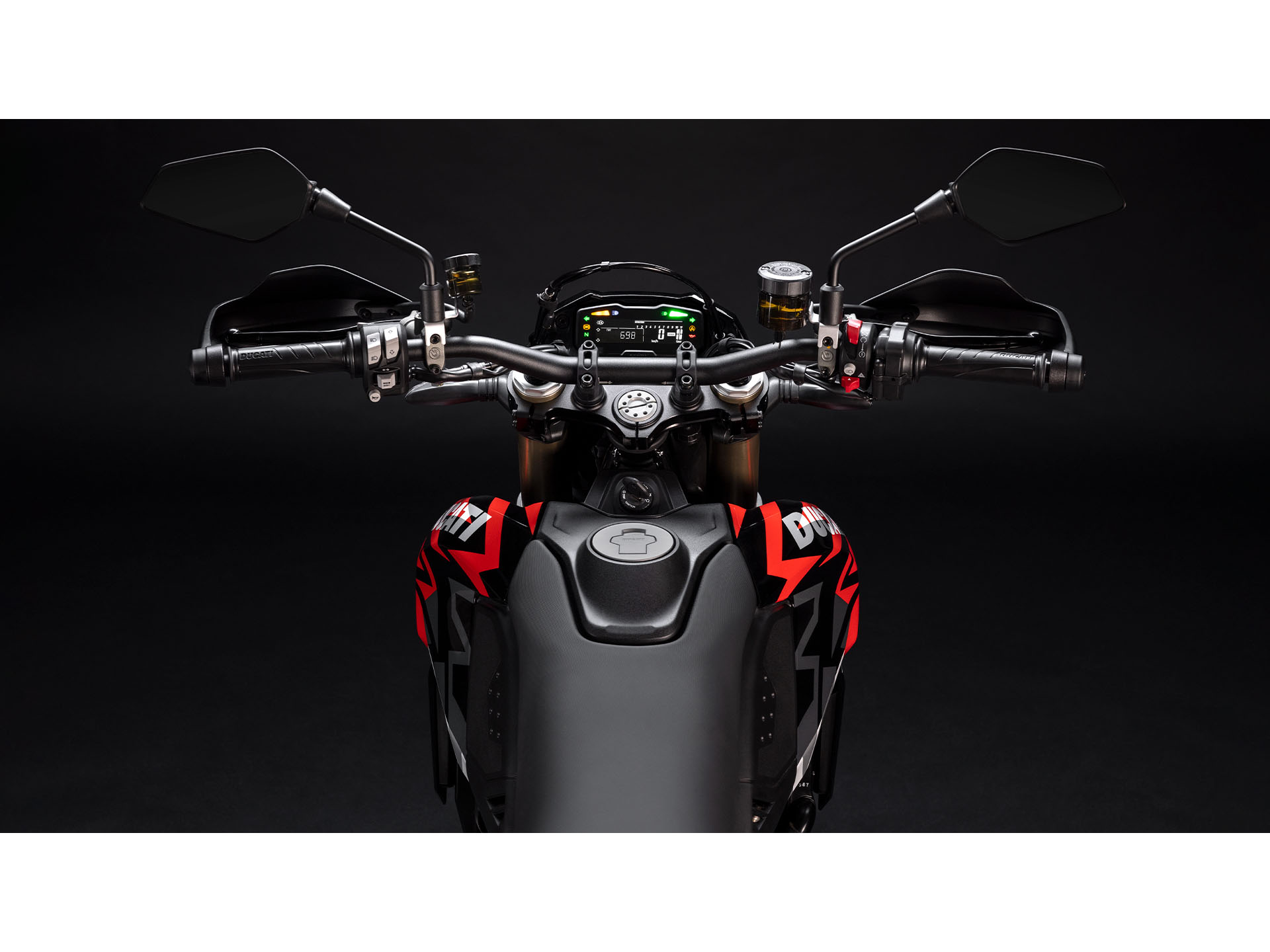 2025 Ducati Hypermotard 698 Mono RVE in Foxboro, Massachusetts - Photo 9