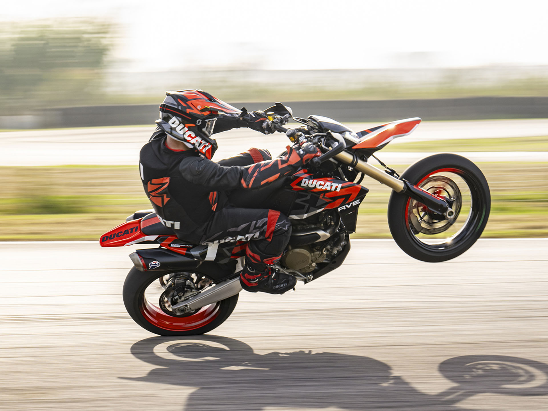 2025 Ducati Hypermotard 698 Mono RVE in Foxboro, Massachusetts - Photo 12