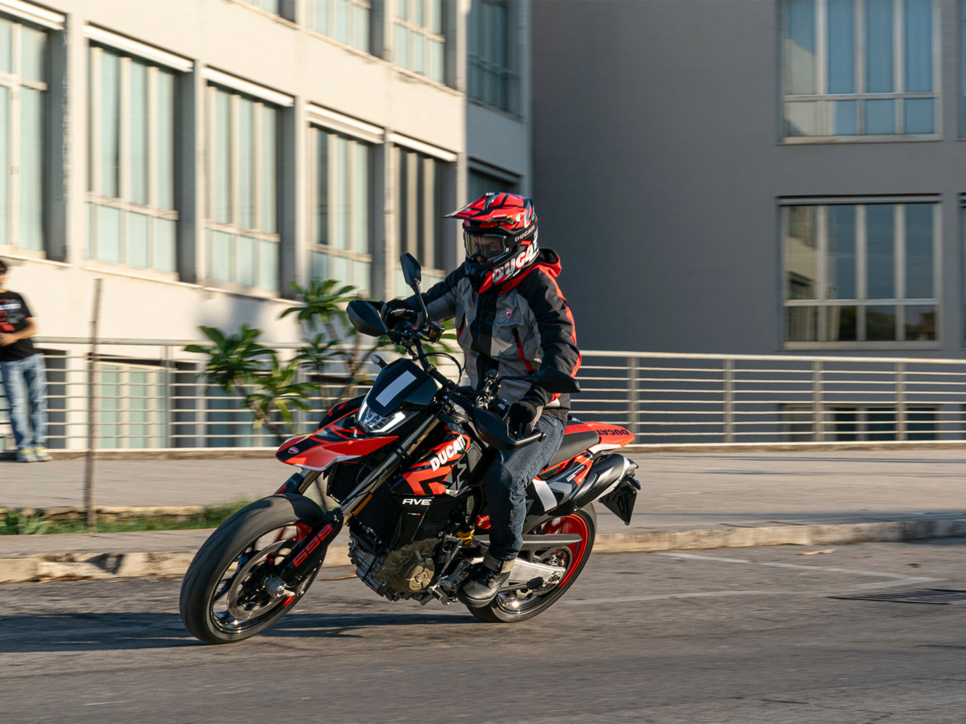 2025 Ducati Hypermotard 698 Mono RVE in Foxboro, Massachusetts - Photo 14