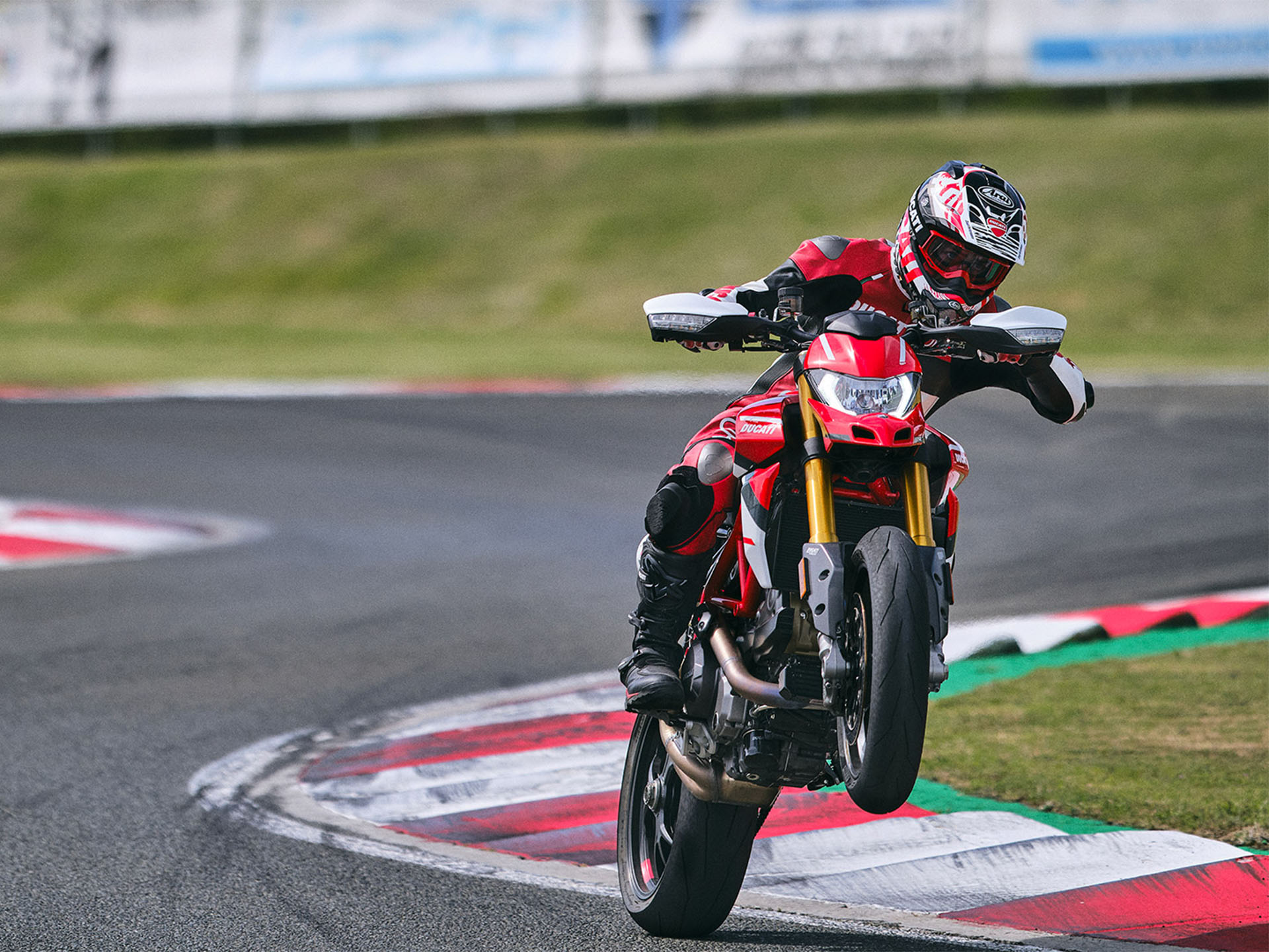 2025 Ducati Hypermotard 950 SP in Portland, Oregon - Photo 9