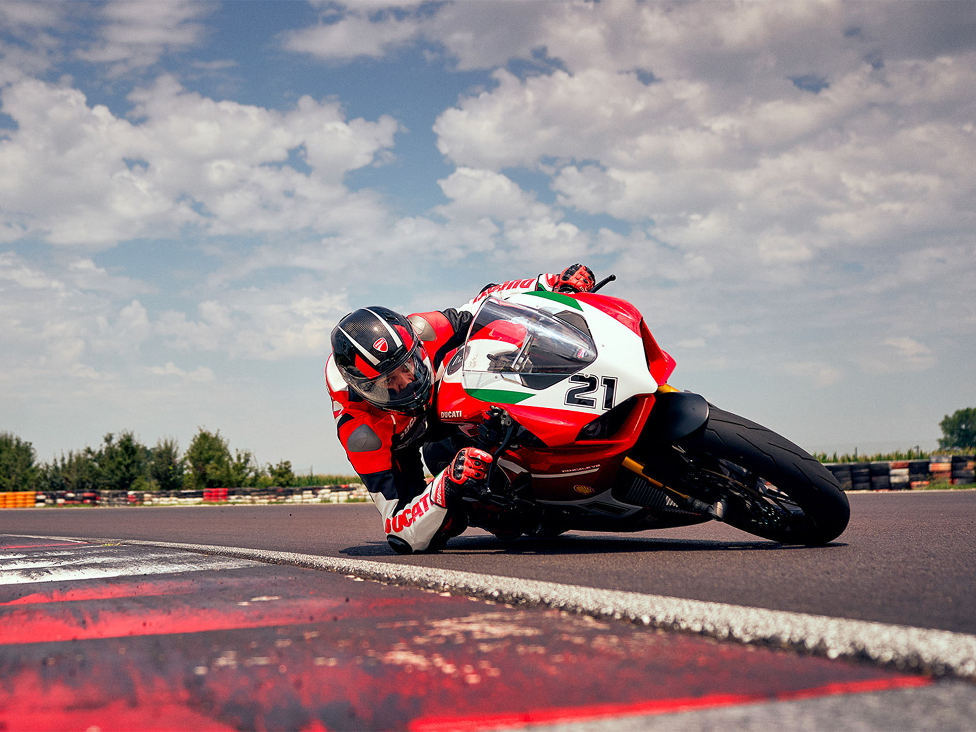 2025 Ducati Panigale V2 Bayliss 1st Championship 20th Anniversary in Portland, Oregon - Photo 18
