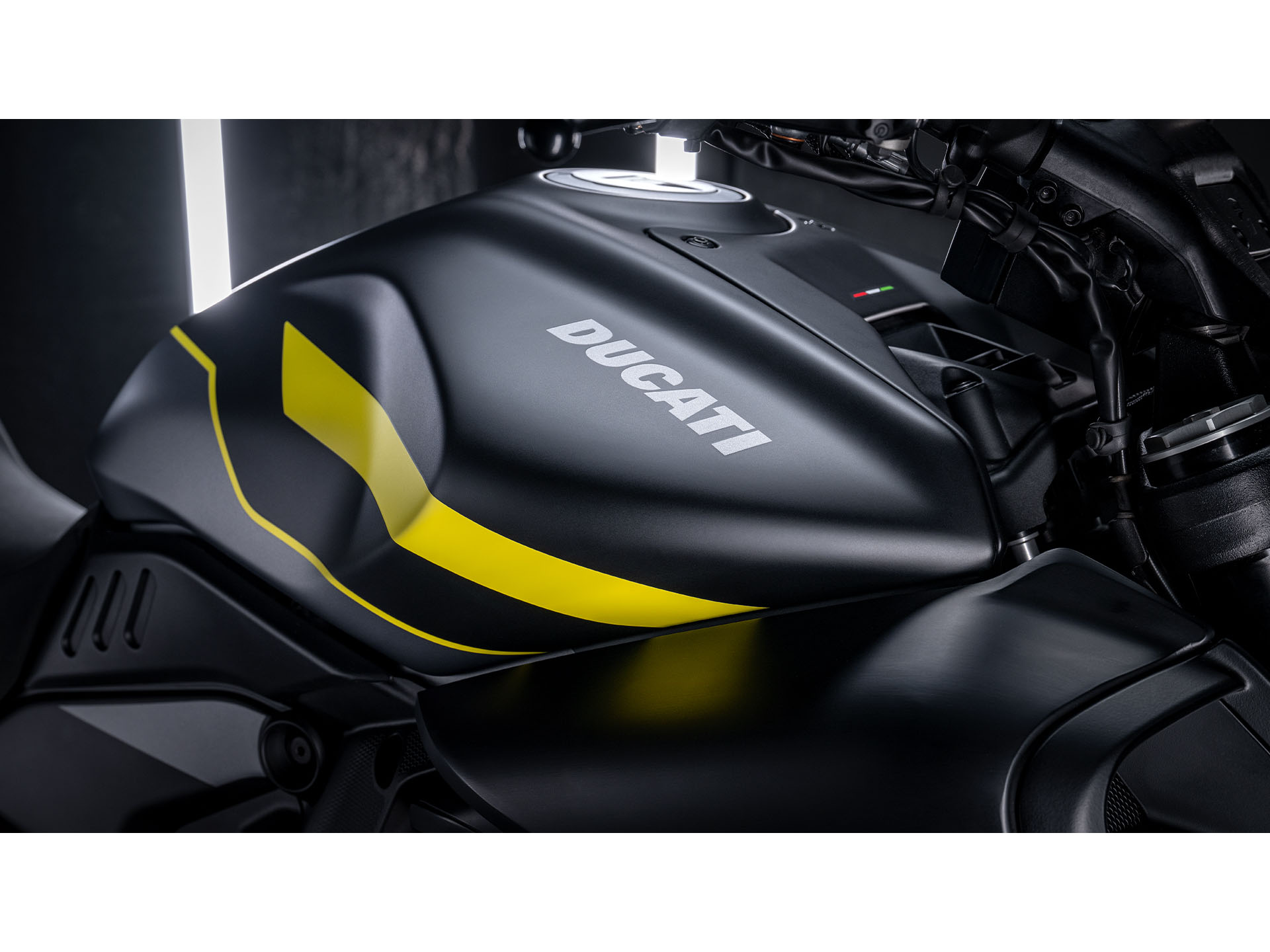 2026 Ducati Diavel V4 in Foxboro, Massachusetts - Photo 10