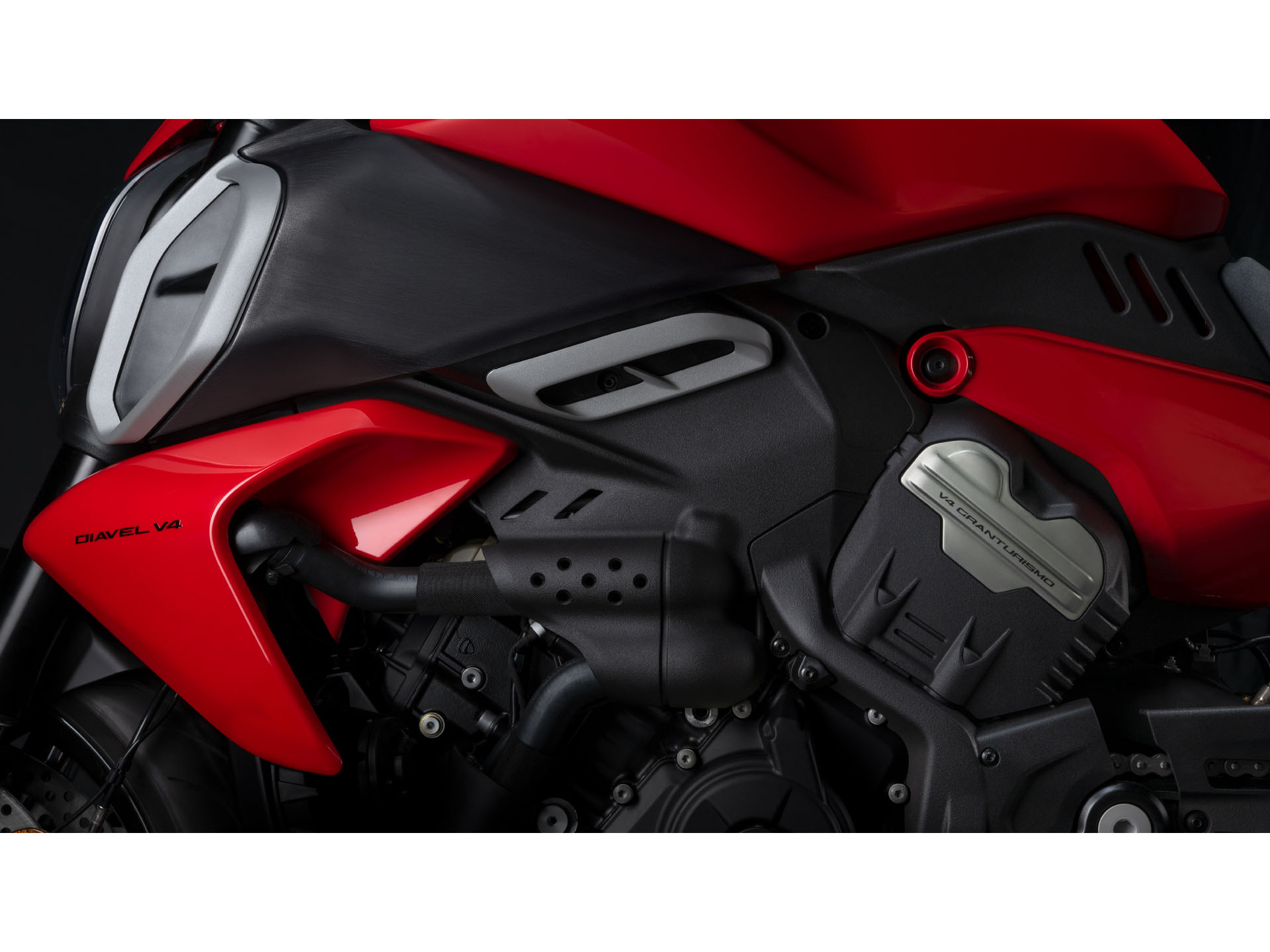 2026 Ducati Diavel V4 in Foxboro, Massachusetts - Photo 12