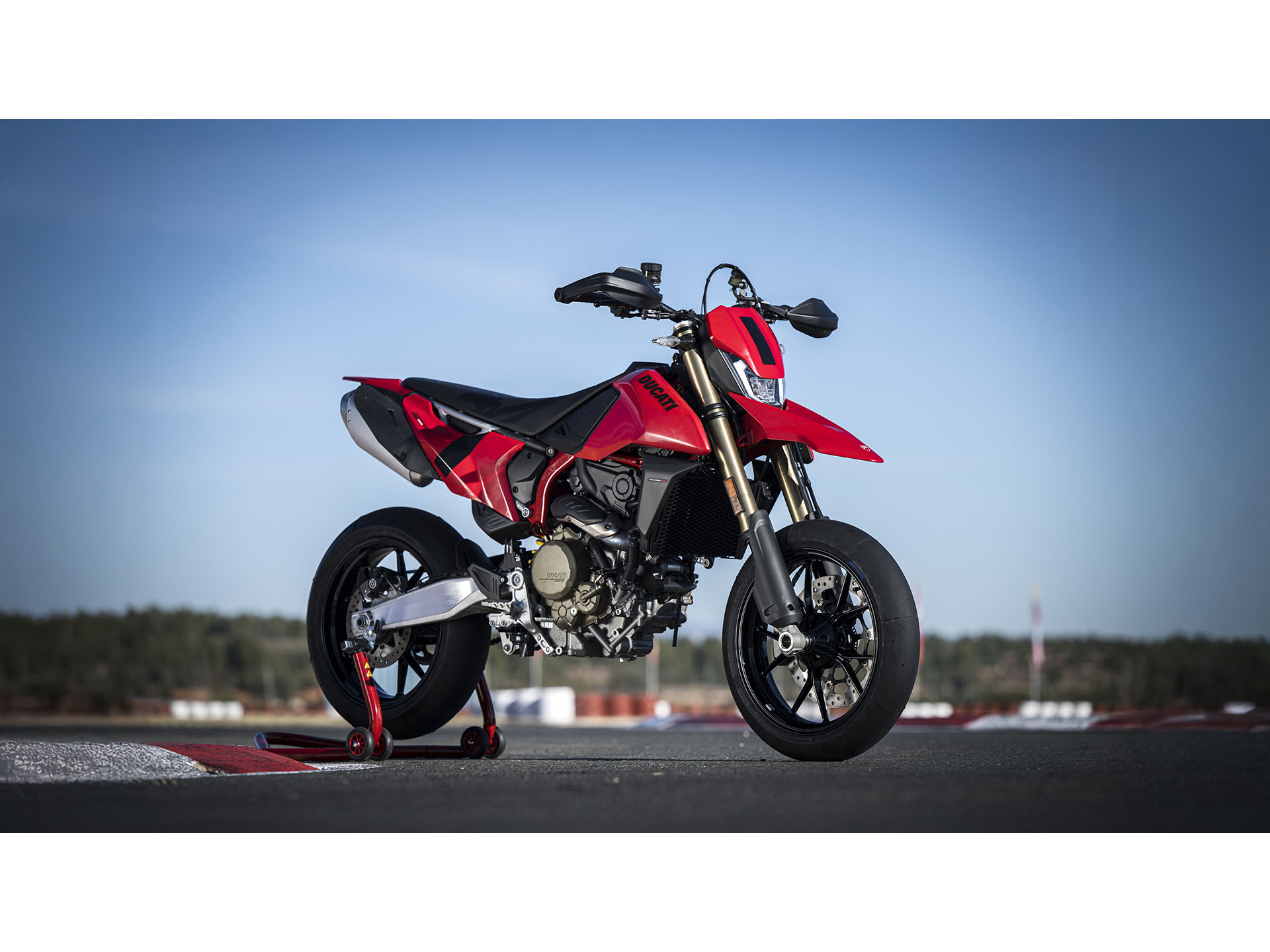 2026 Ducati Hypermotard 698 Mono in Foxboro, Massachusetts - Photo 13