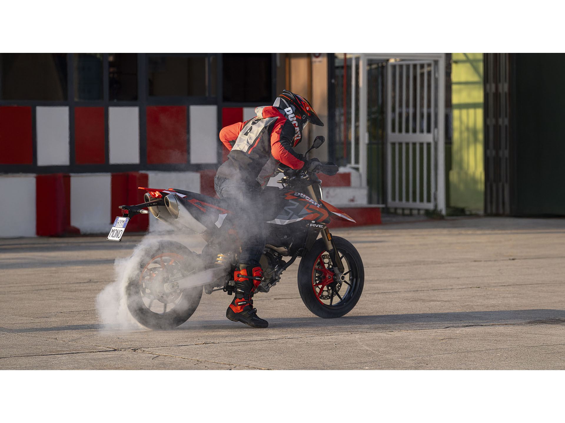 2026 Ducati Hypermotard 698 Mono RVE in Foxboro, Massachusetts - Photo 14