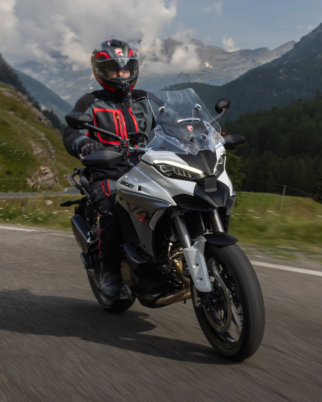 2027 Ducati Multistrada V4 S Travel & Radar 11