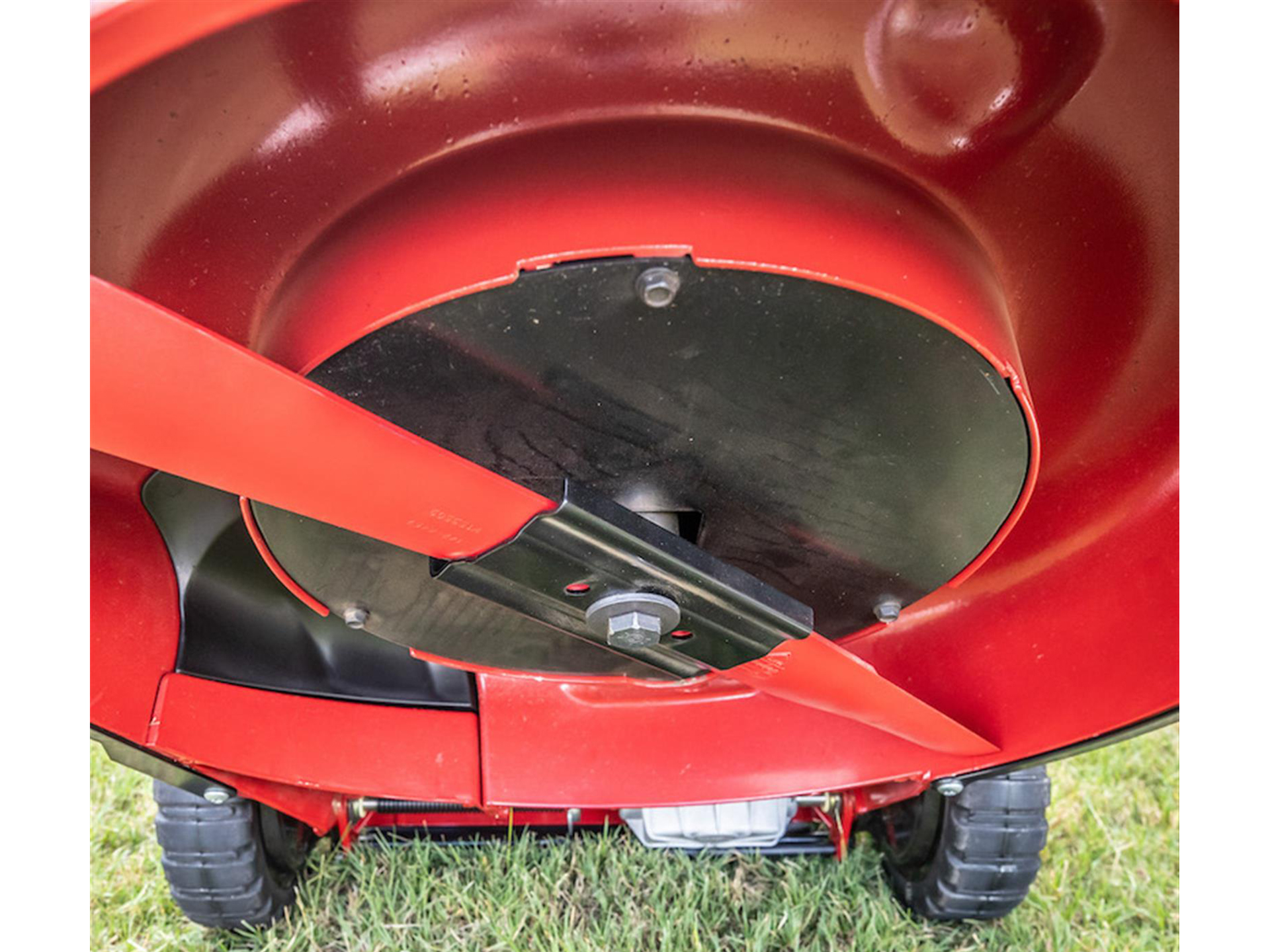 Exmark Commercial 21 V-Series Exmark Self Propelled w/ 10Ah Battery and Charger in Gaylord, Michigan - Photo 5