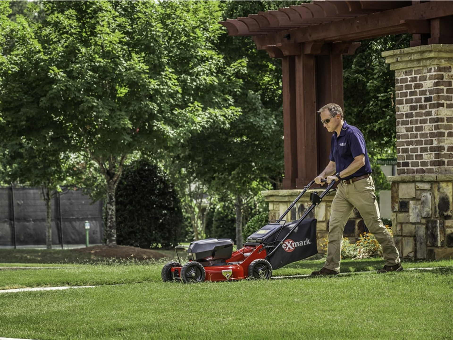 Exmark Commercial 21 V-Series Exmark Self Propelled w/ 10Ah Battery and Charger in Gaylord, Michigan - Photo 7