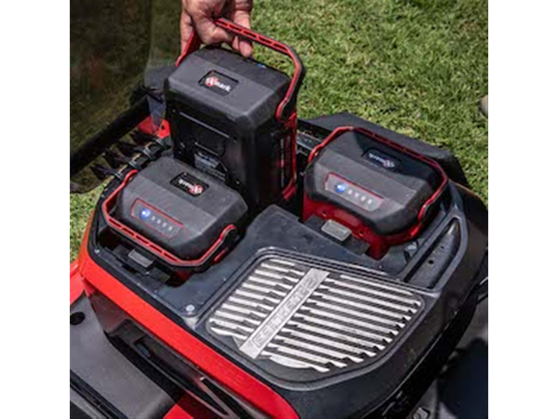 Exmark Commercial 30 V-Series Exmark 30 in. Self Propelled w/ 10Ah Battery and Charger in Gaylord, Michigan - Photo 5