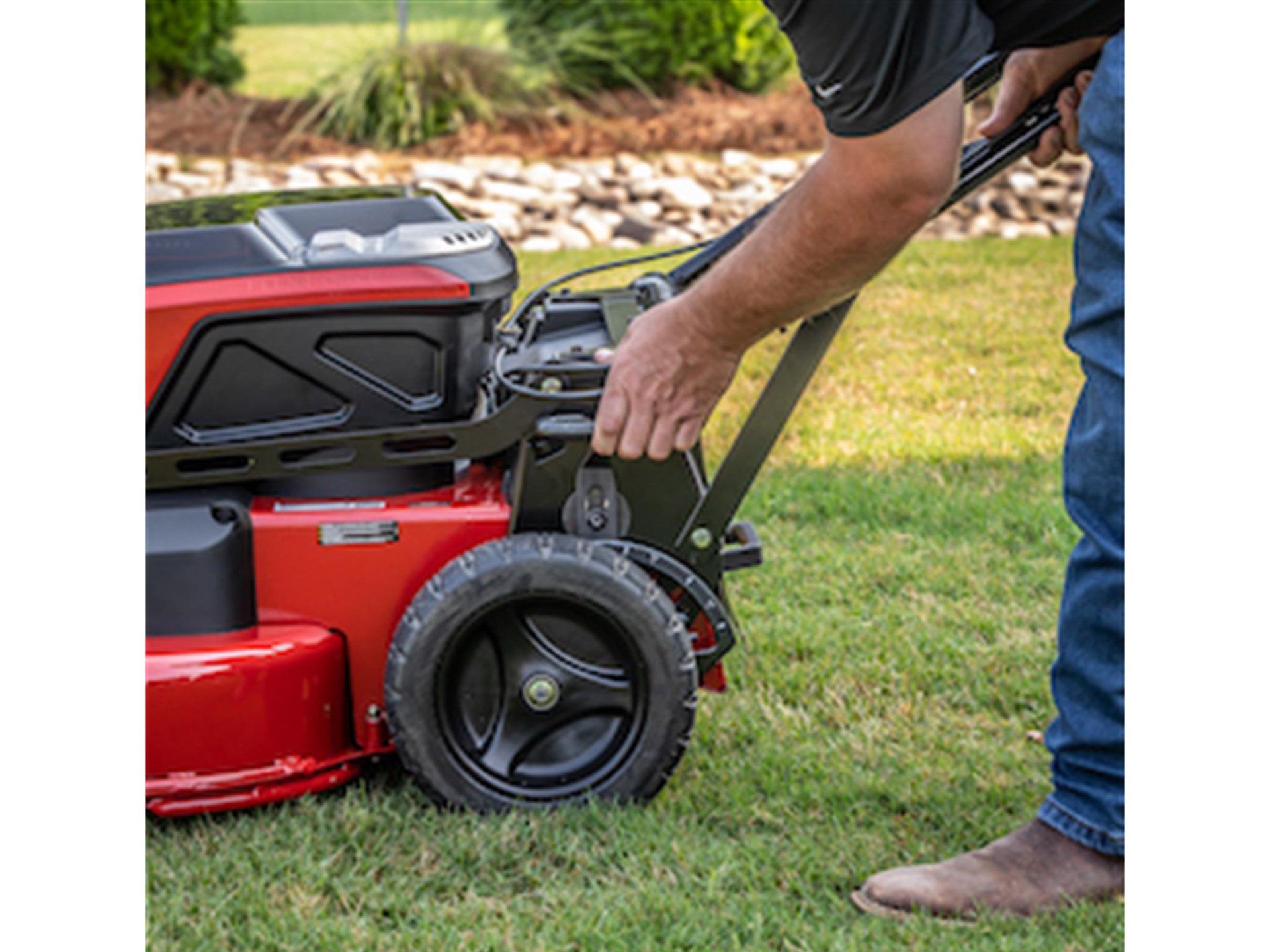 Exmark Commercial 30 V-Series Exmark 30 in. Self Propelled w/ 10Ah Battery and Charger in Gaylord, Michigan - Photo 10