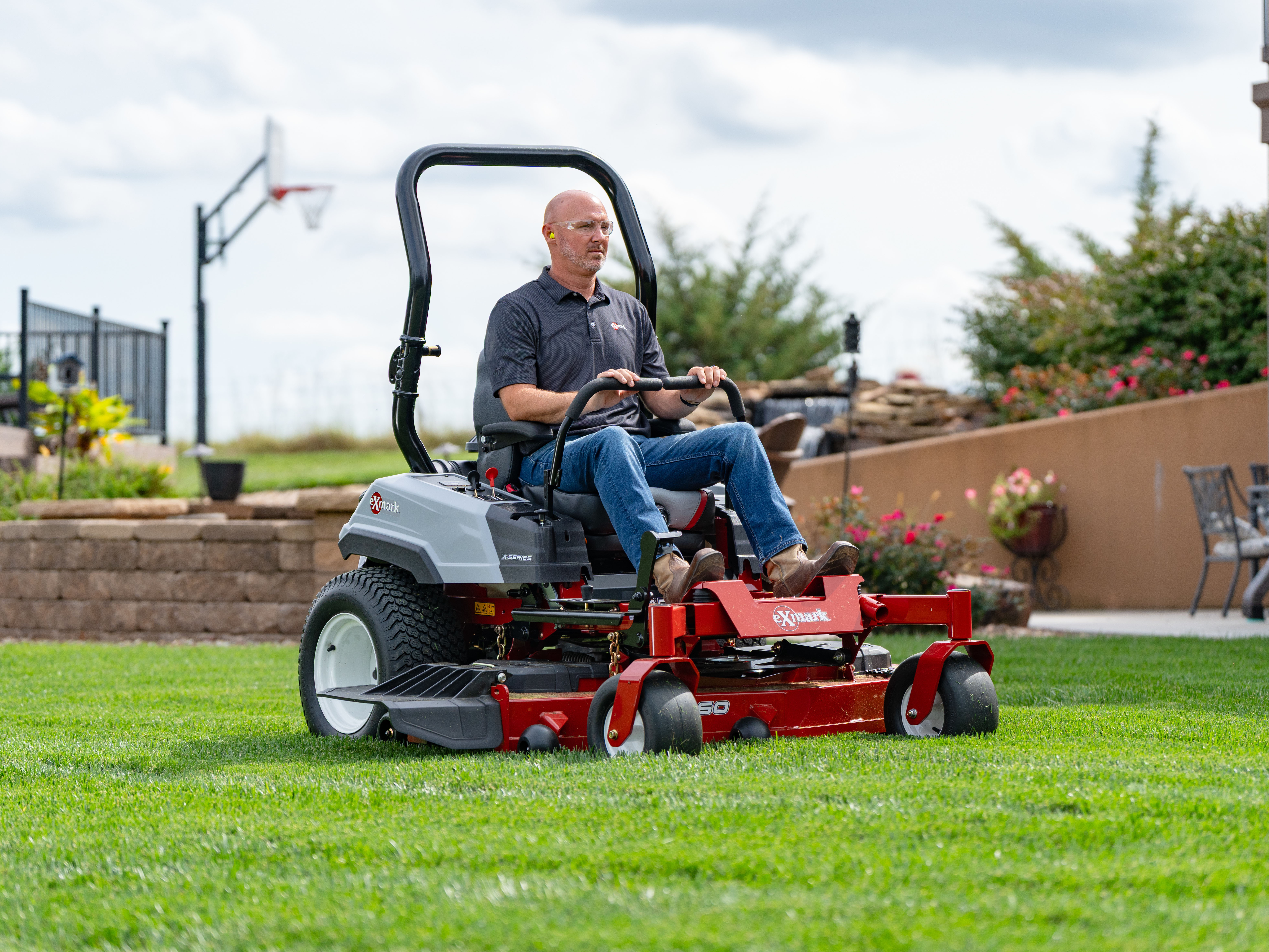 2026 Exmark Radius X-Series 60 in. Kawasaki 23.5 hp in Gaylord, Michigan - Photo 5