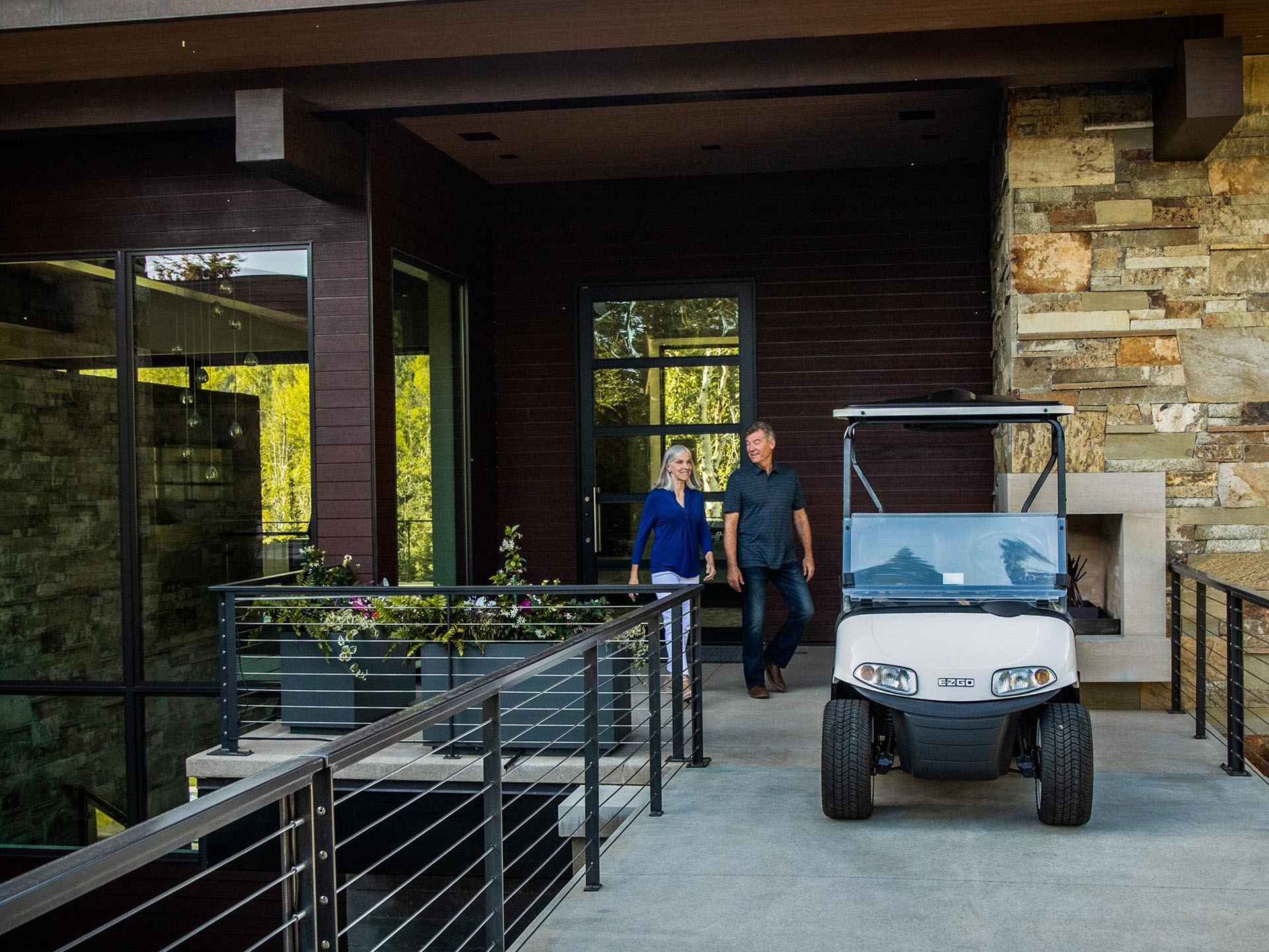 2023 E-Z-GO Freedom RXV ELiTE 2.2 Single Pack with Light World Charger in West End, North Carolina - Photo 7