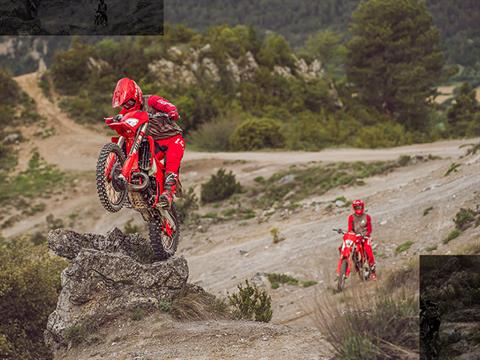 2025 GASGAS EC 300 in Marionville, Missouri - Photo 16