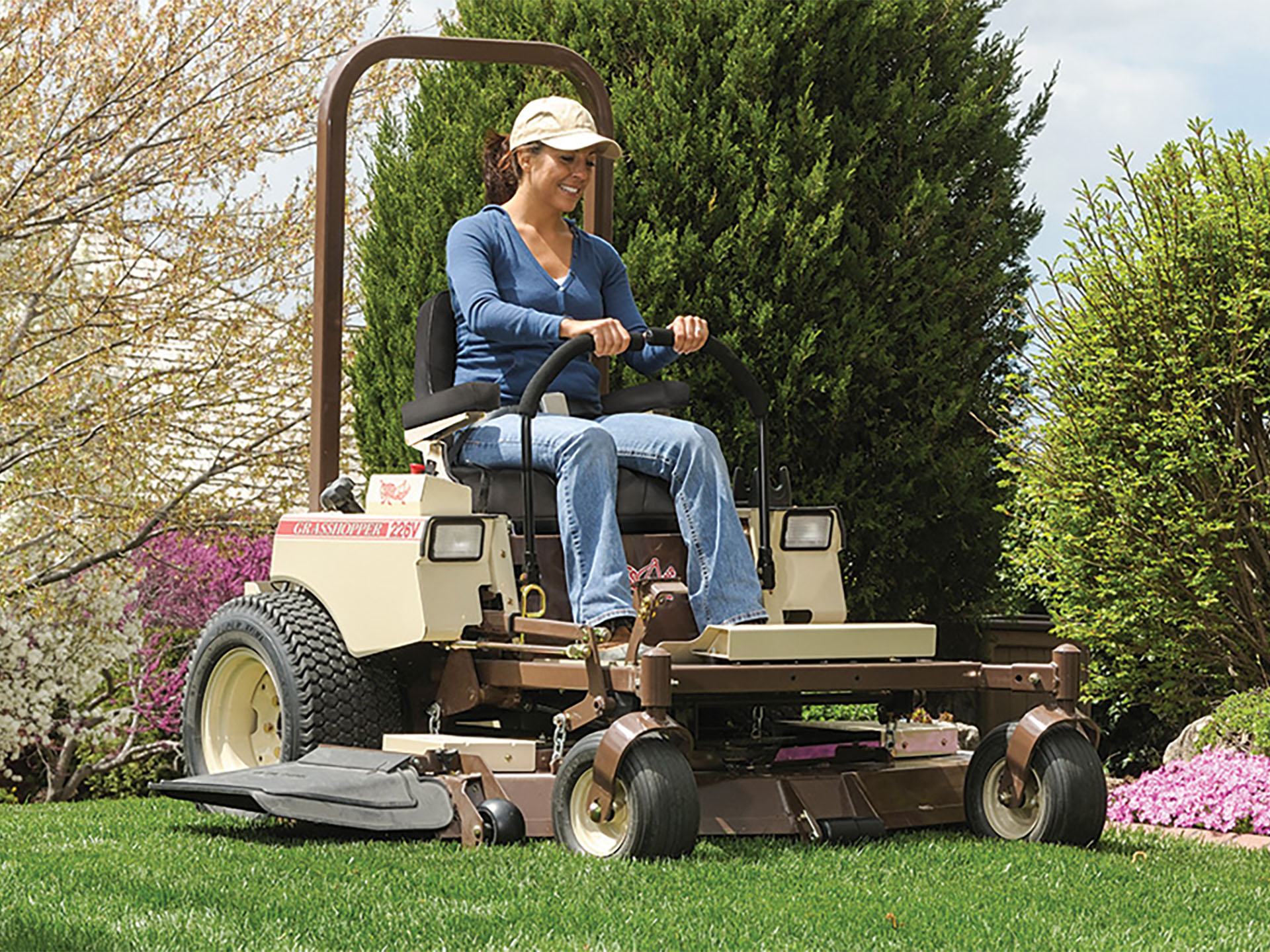 New 2025 Grasshopper 226V-G4 61 in. Briggs & Stratton 810 cc Brown